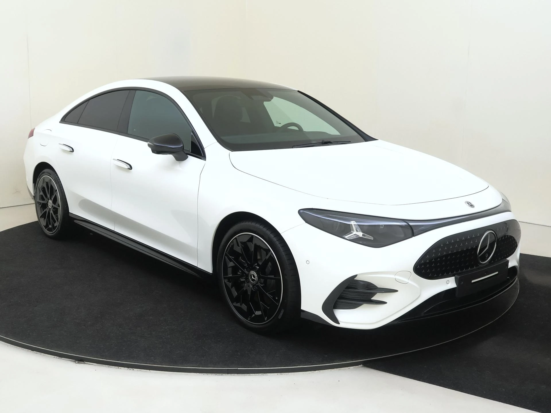 Mercedes-Benz-CLA-image-1