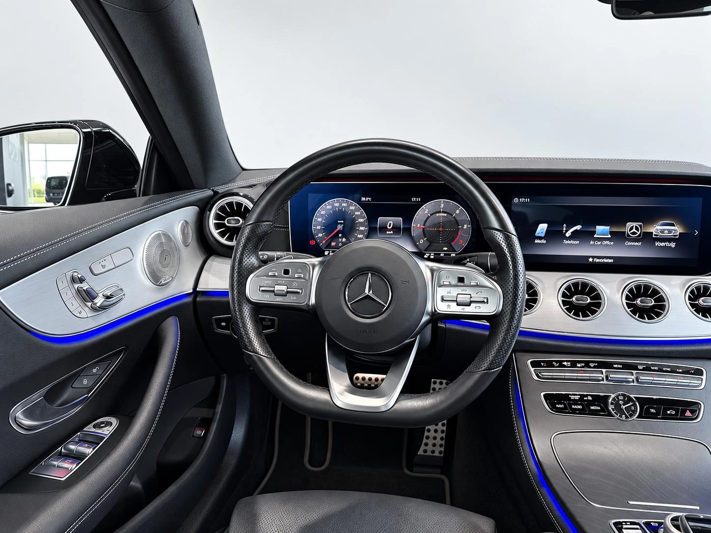 Mercedes-Benz-E-Klasse-image-11