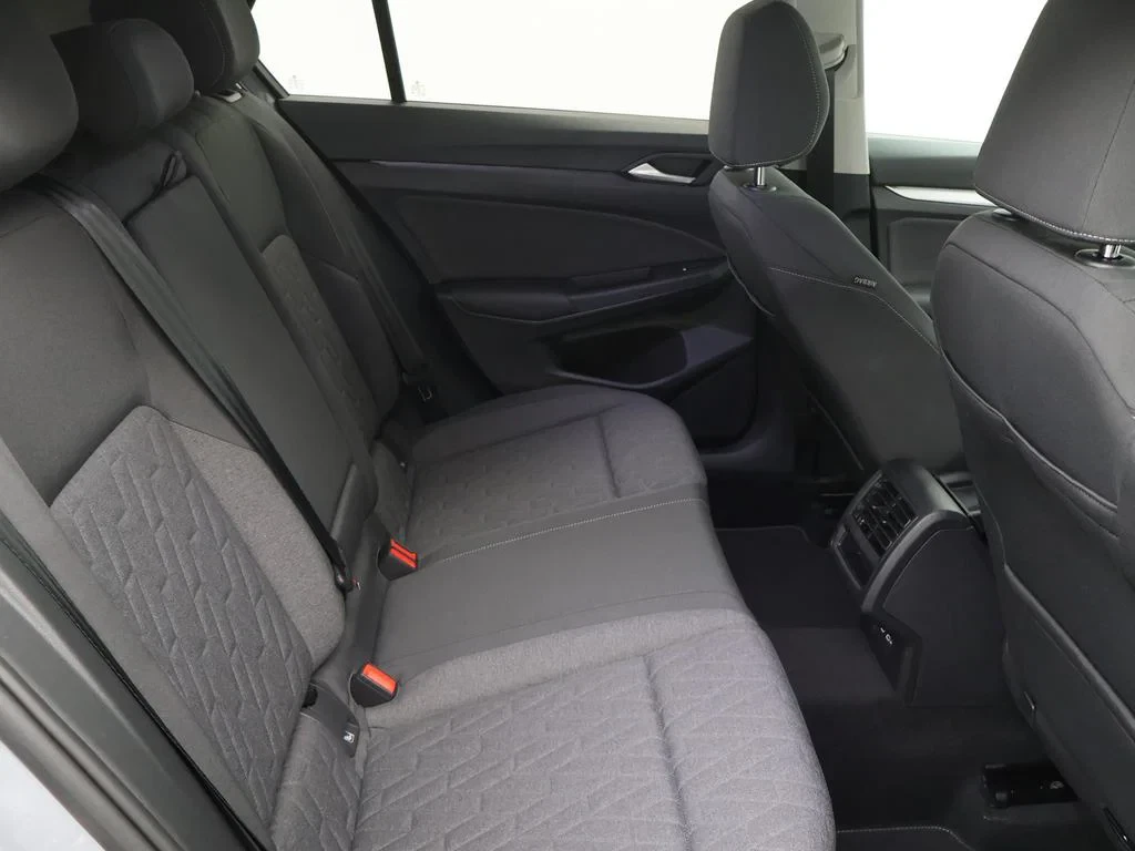 Volkswagen-Golf-image-10