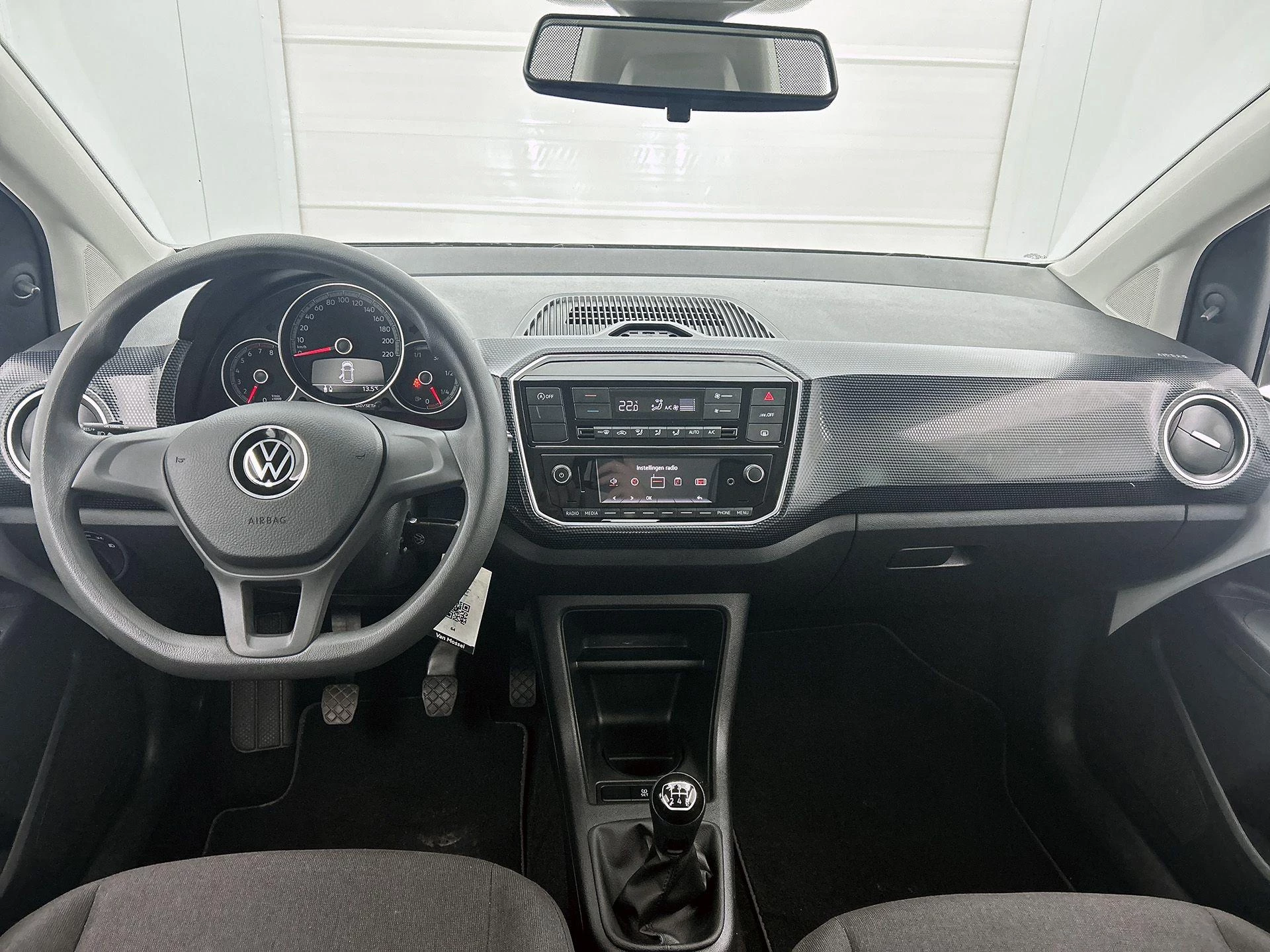Volkswagen-up!-image-16