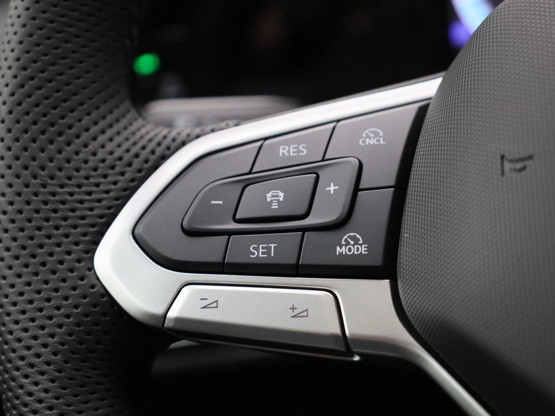 Volkswagen-Golf-image-17