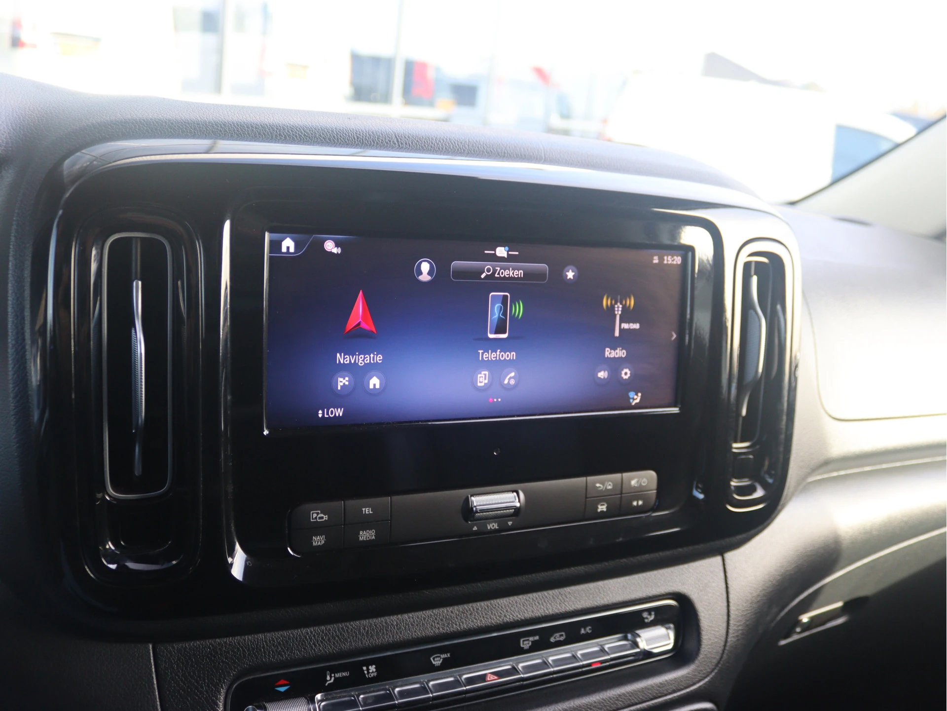 Mercedes-Benz-Vito-image-8