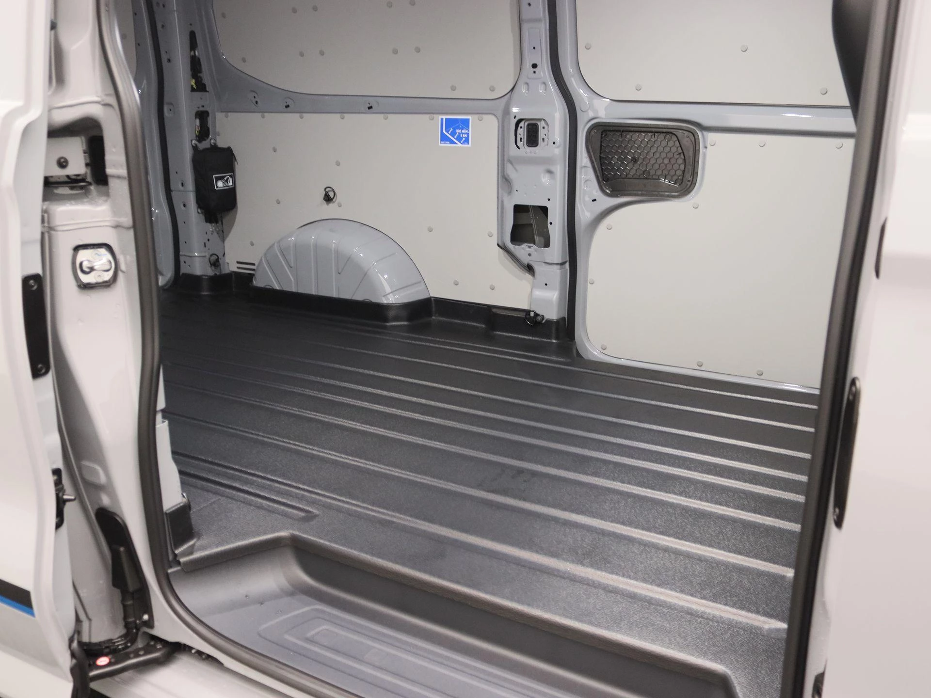 Ford-E-Transit-image-23