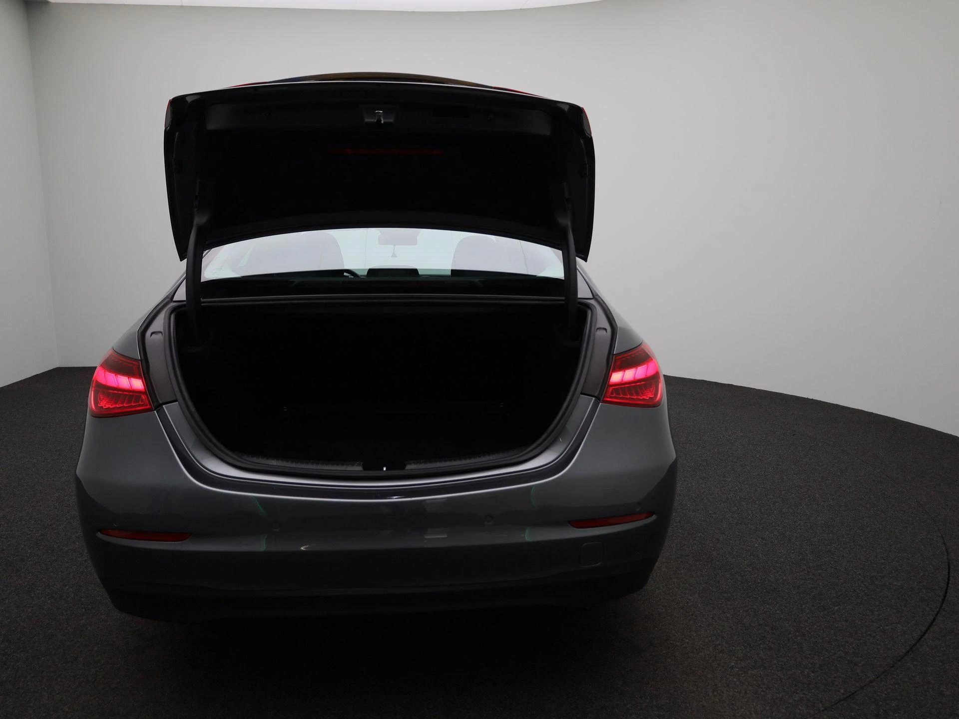 Mercedes-Benz-C-Klasse-image-9