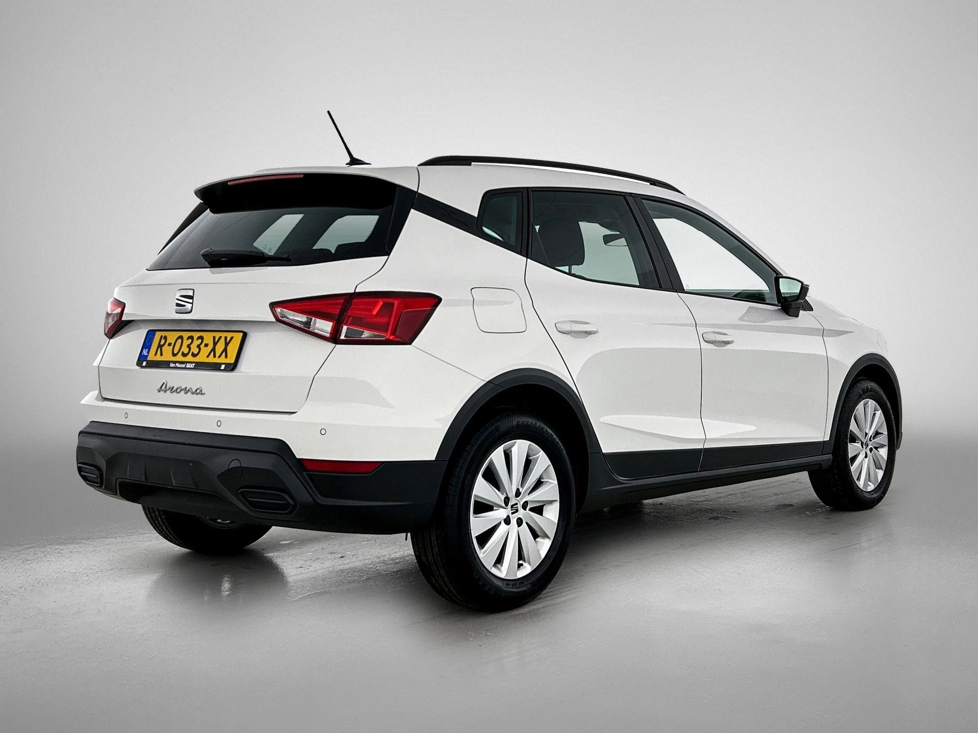 SEAT-Arona-image-3