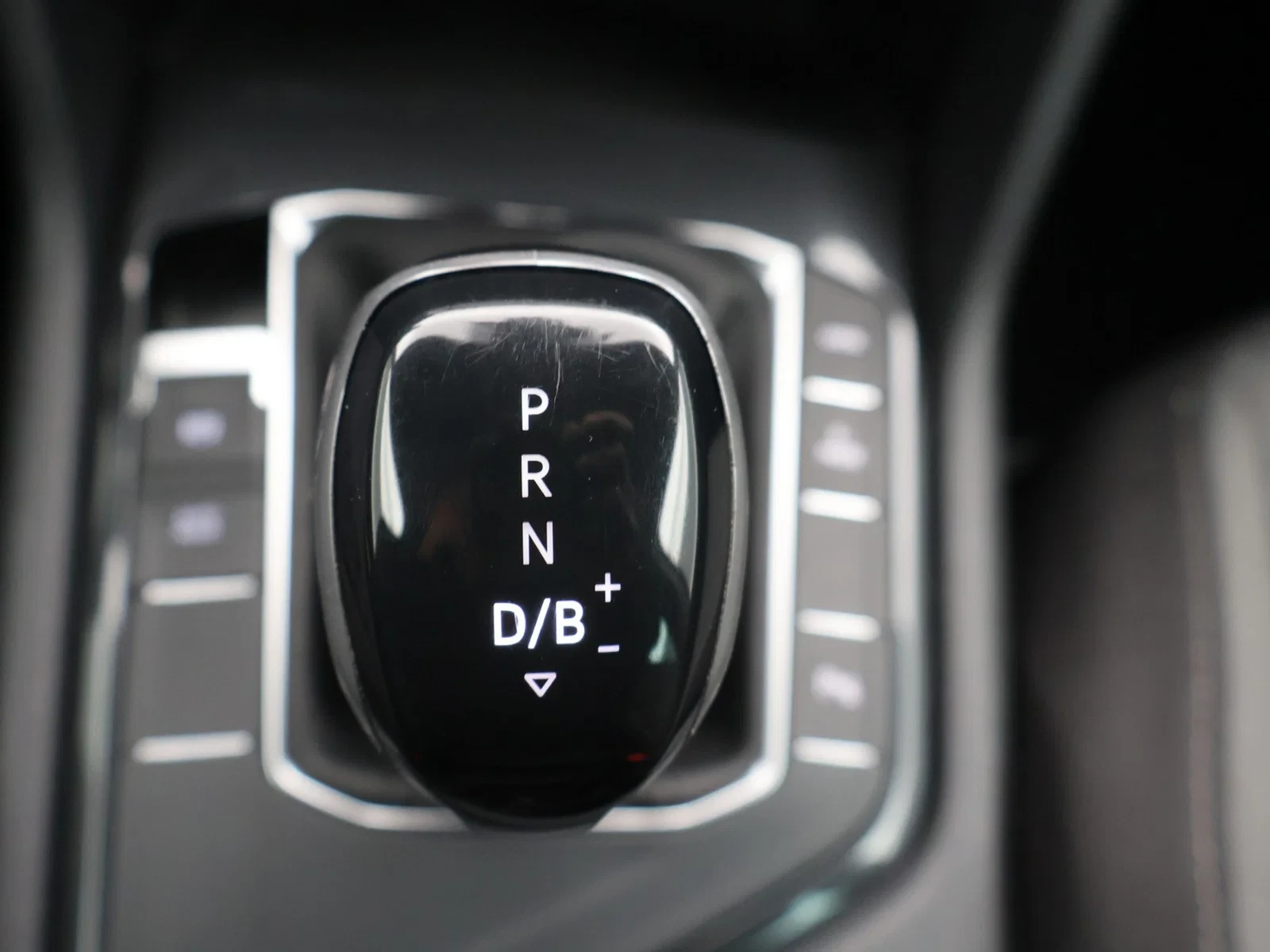 Volkswagen-Tiguan-image-20