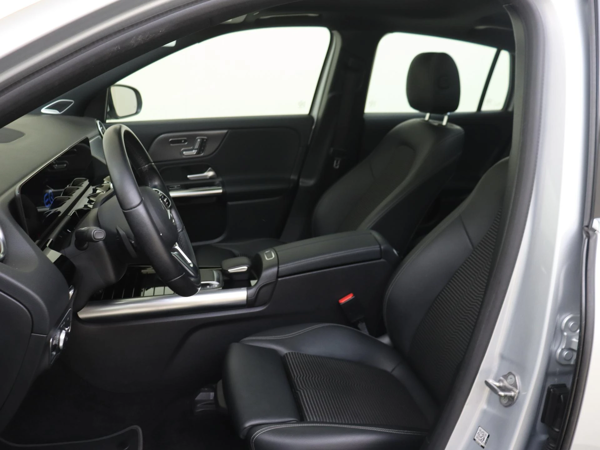 Mercedes-Benz-EQA-image-10