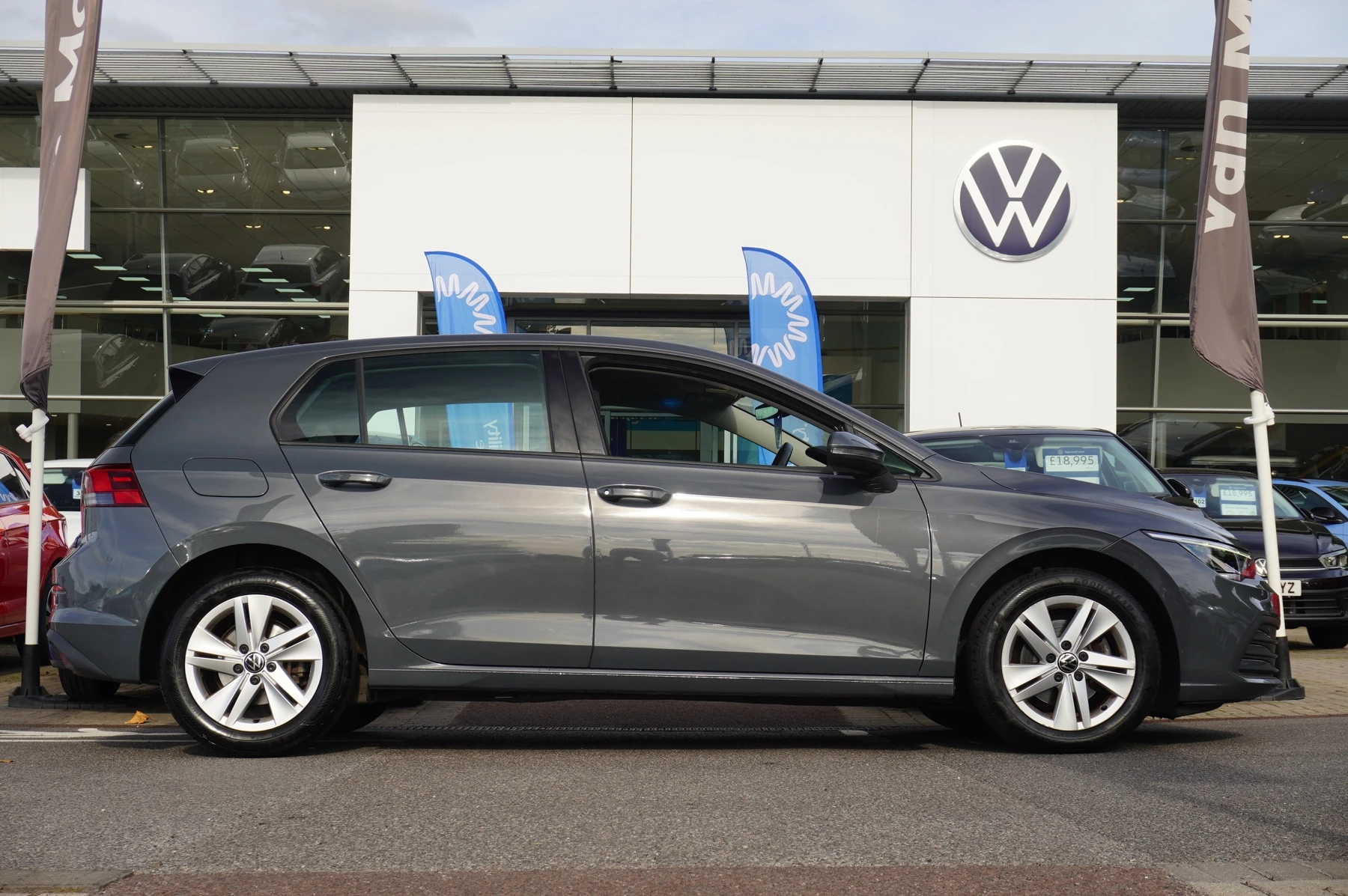 Volkswagen-Golf-image-4