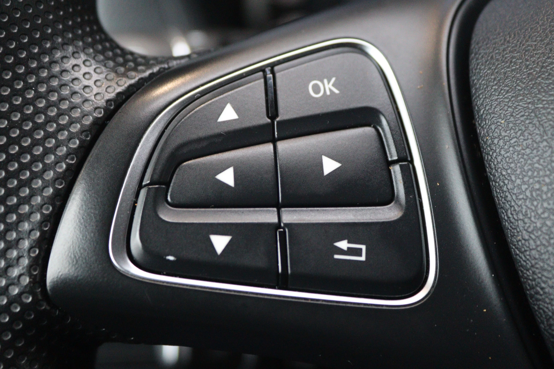 Mercedes-Benz-Vito-image-10