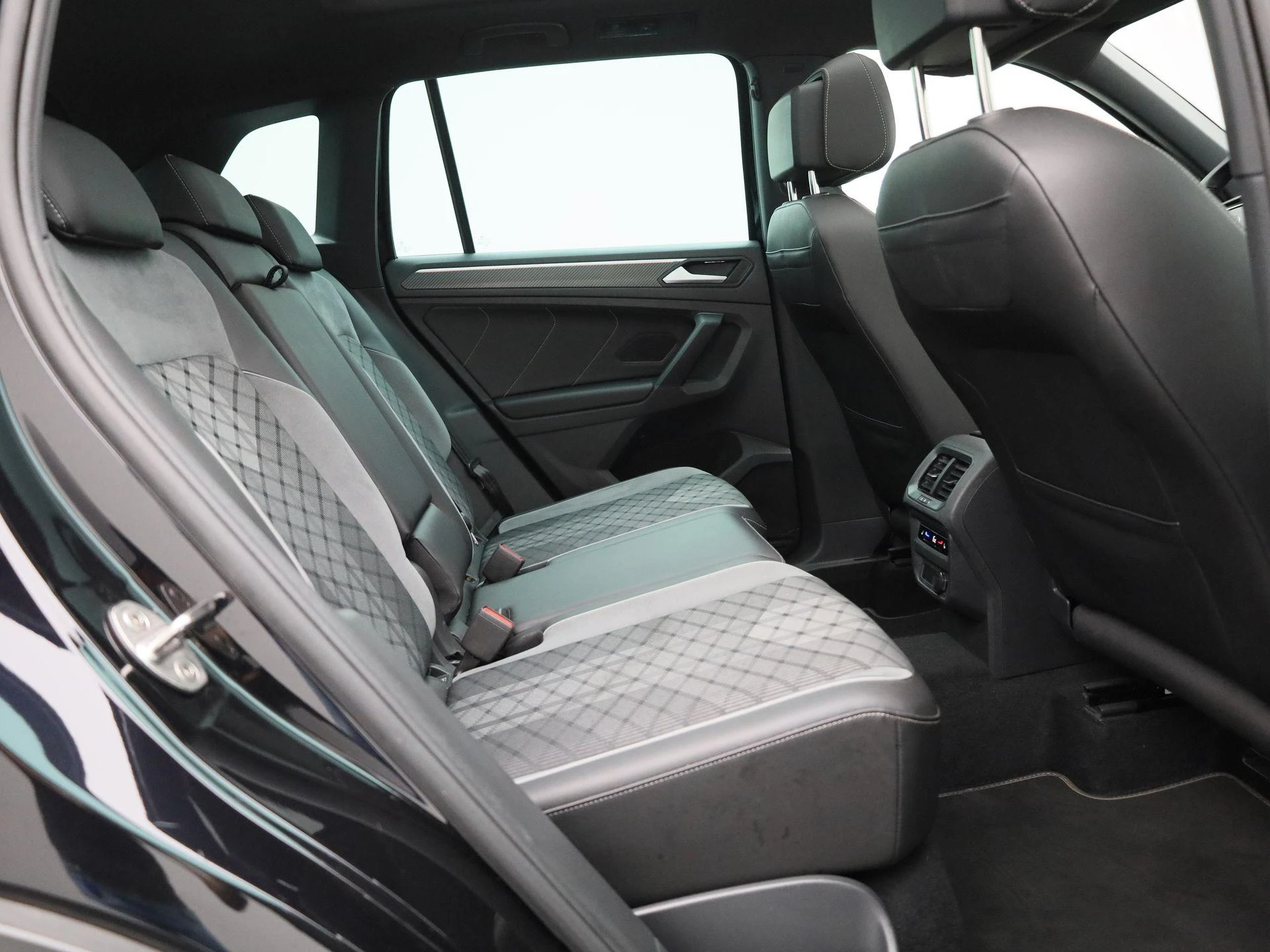 Volkswagen-Tiguan-image-41