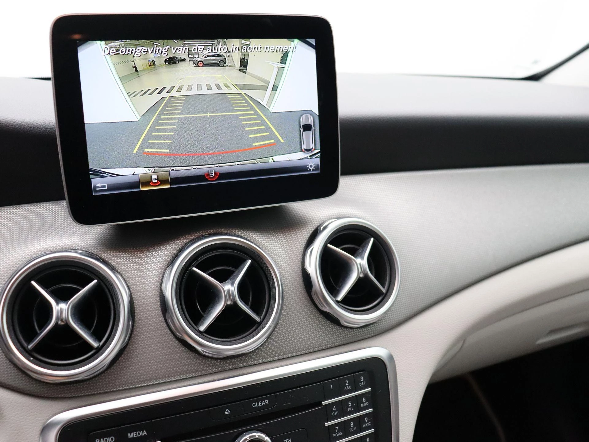 Mercedes-Benz GLA 200 d Business Solution + LED + AUTO AIRCO + CAMERA +