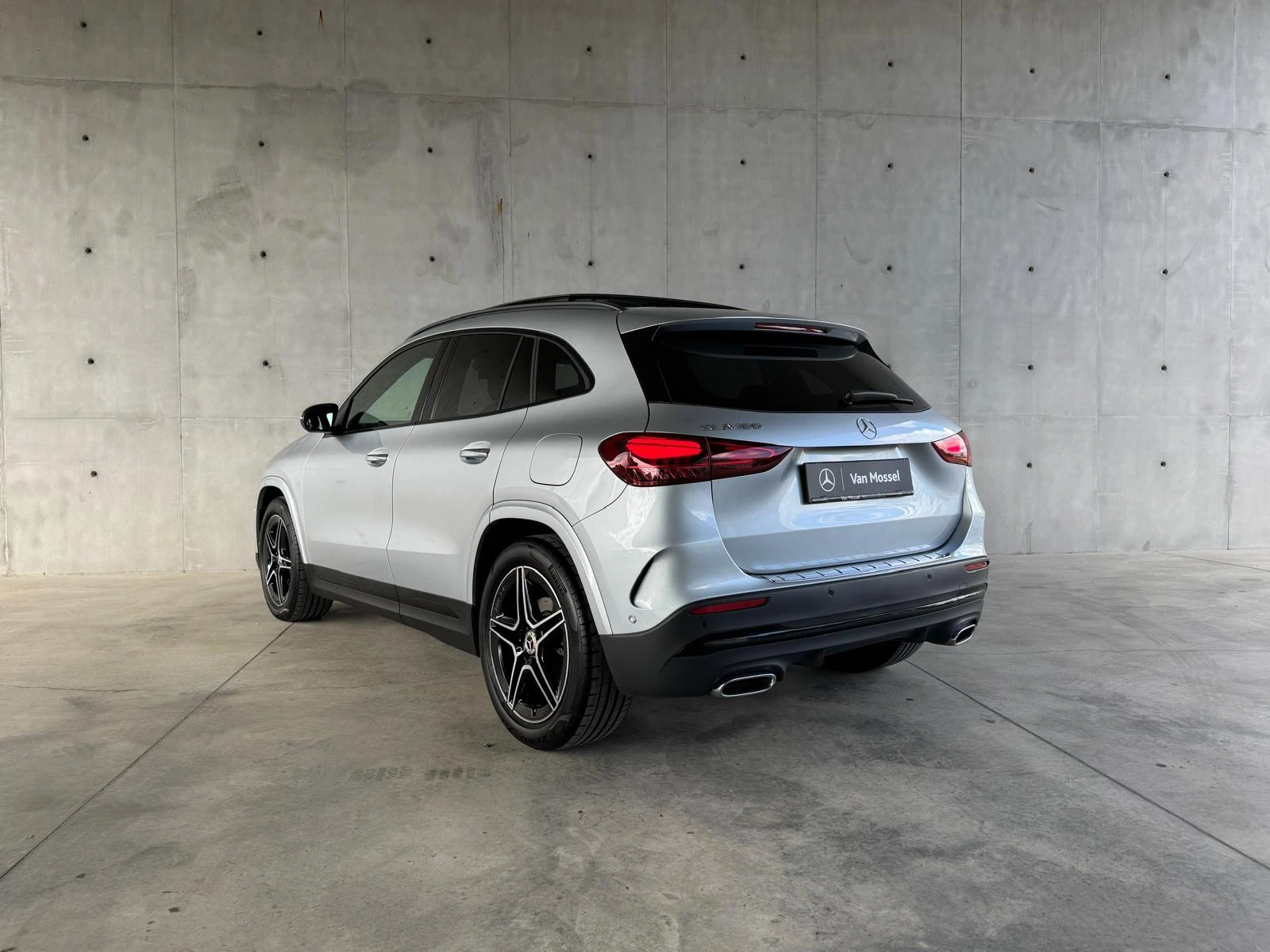 Mercedes-Benz-GLA-image-4