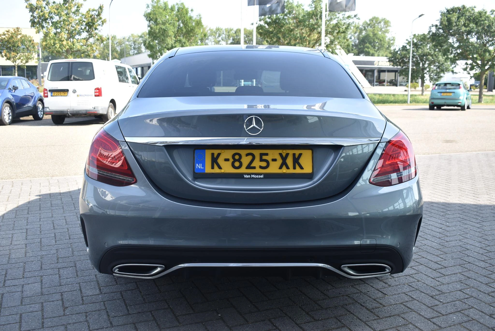 Mercedes-Benz-C-Klasse-image-6