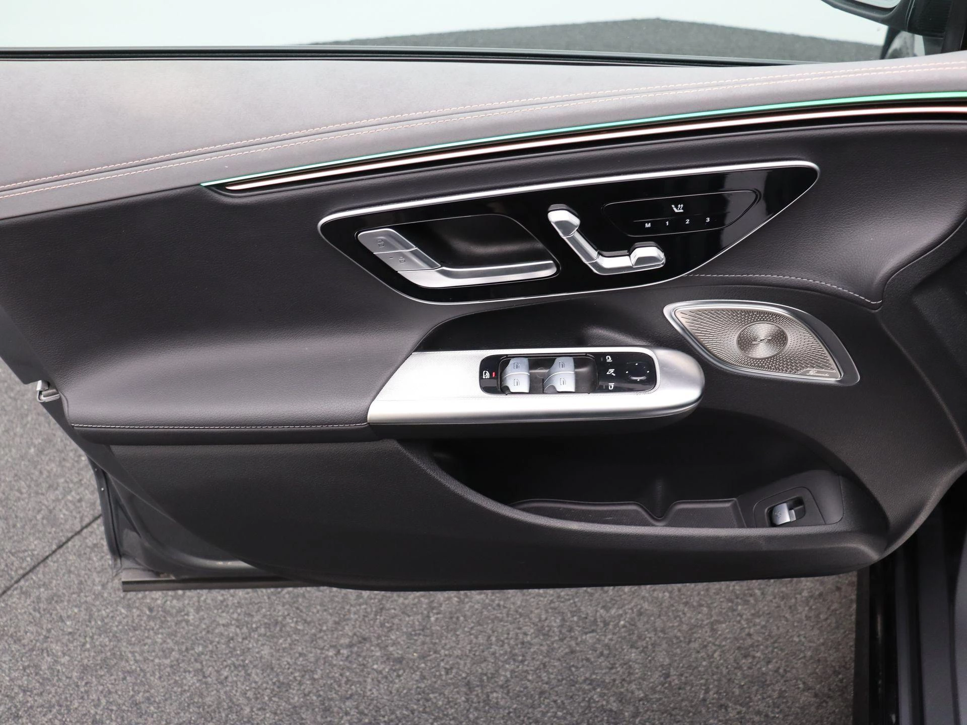 Mercedes-Benz-EQE-image-7