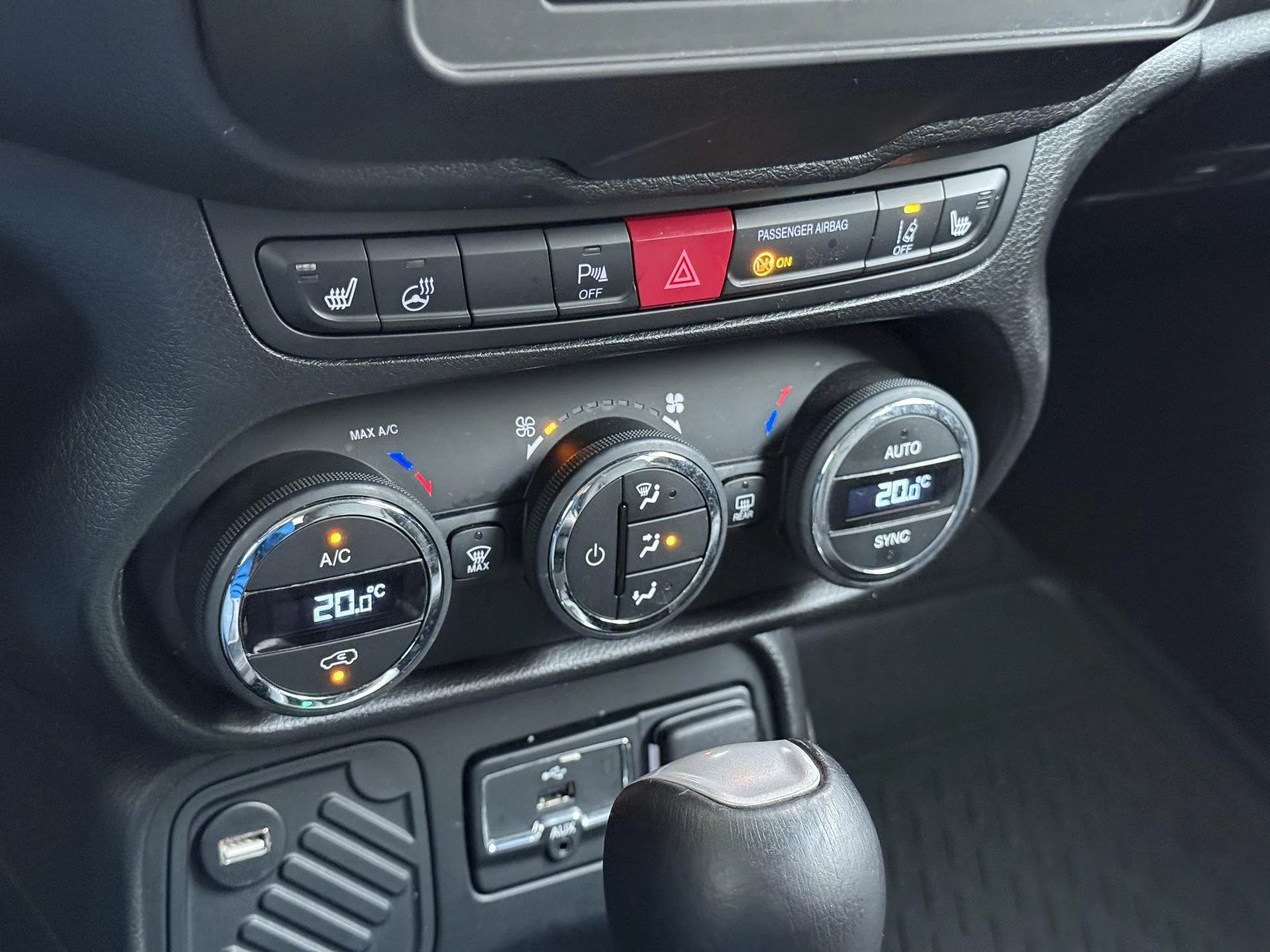 Jeep-Renegade-image-22