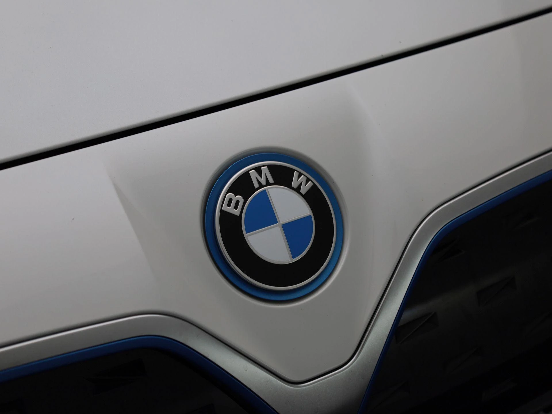 BMW-i4-image-32