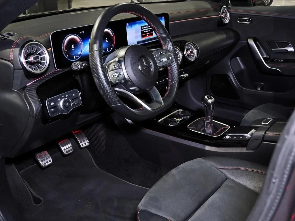 Mercedes-Benz-CLA 200-image-8