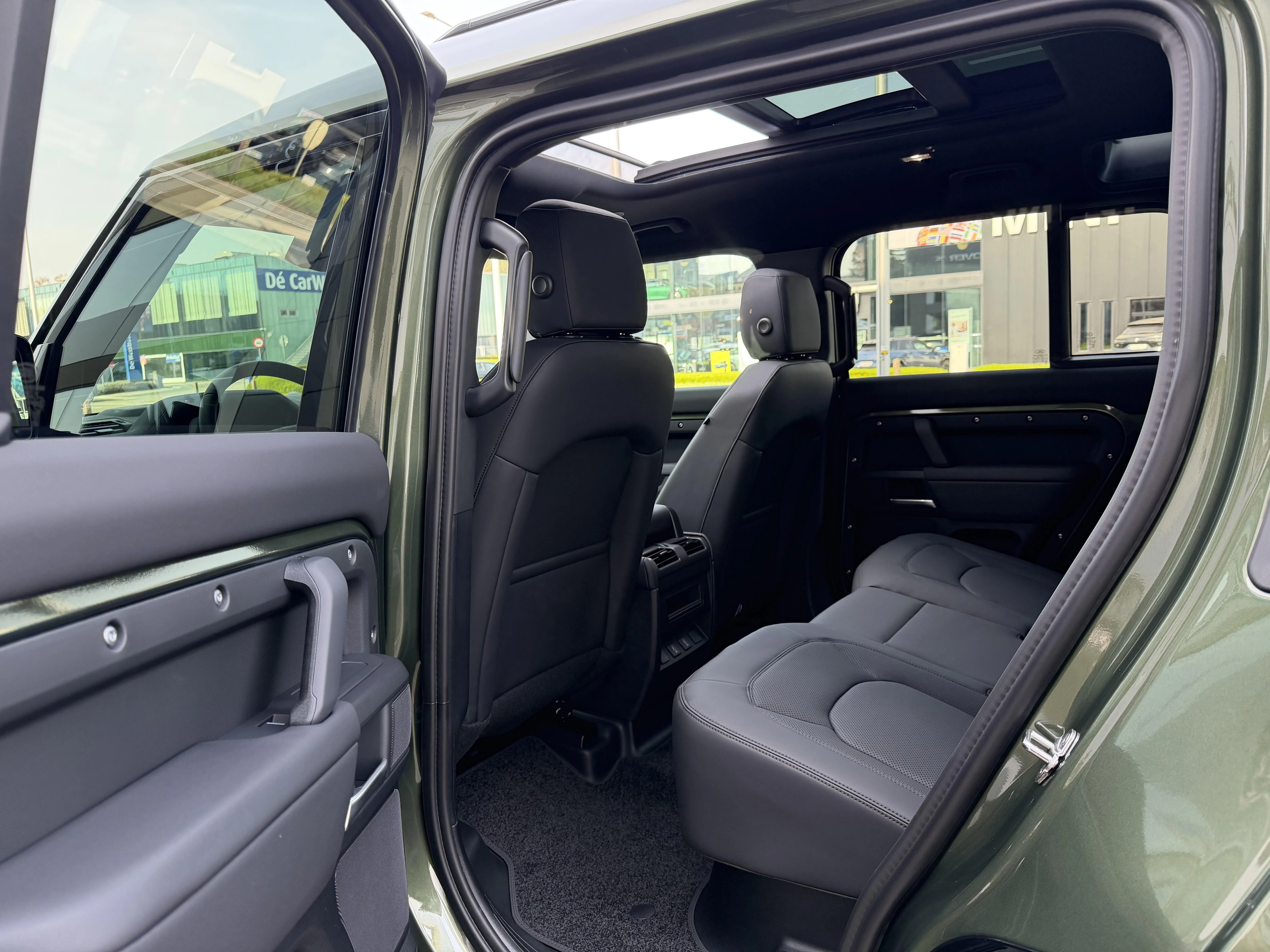 Land Rover Defender 110 D250 X-Dynamic SE AWD Auto. 26MY