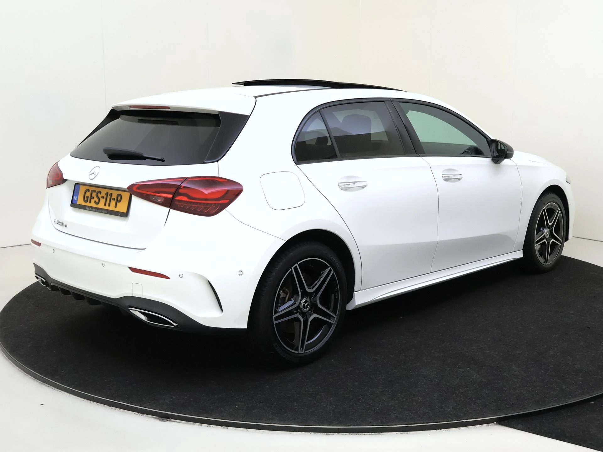 Mercedes-Benz-A-Klasse-image-3