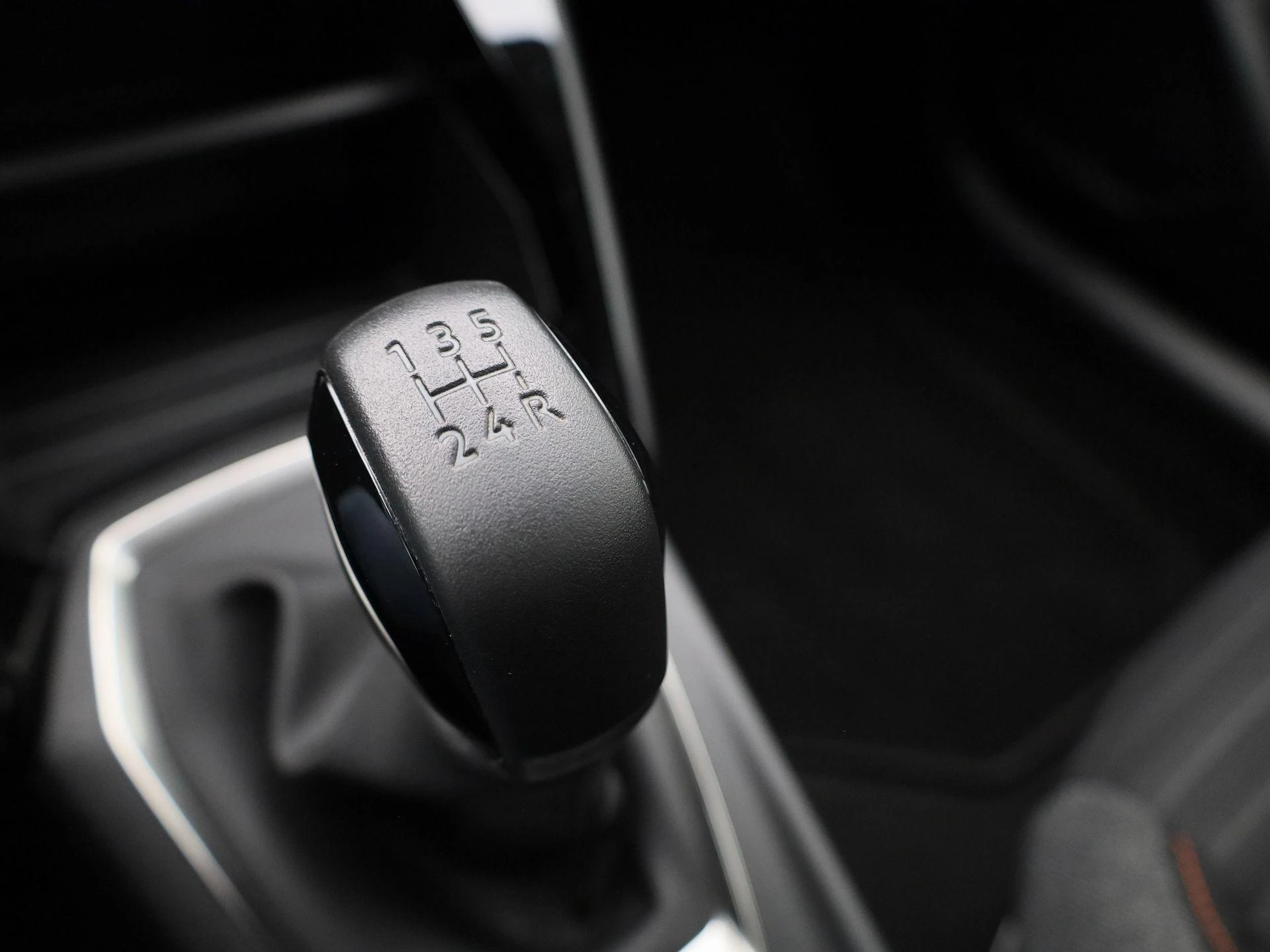 Peugeot-208-image-23