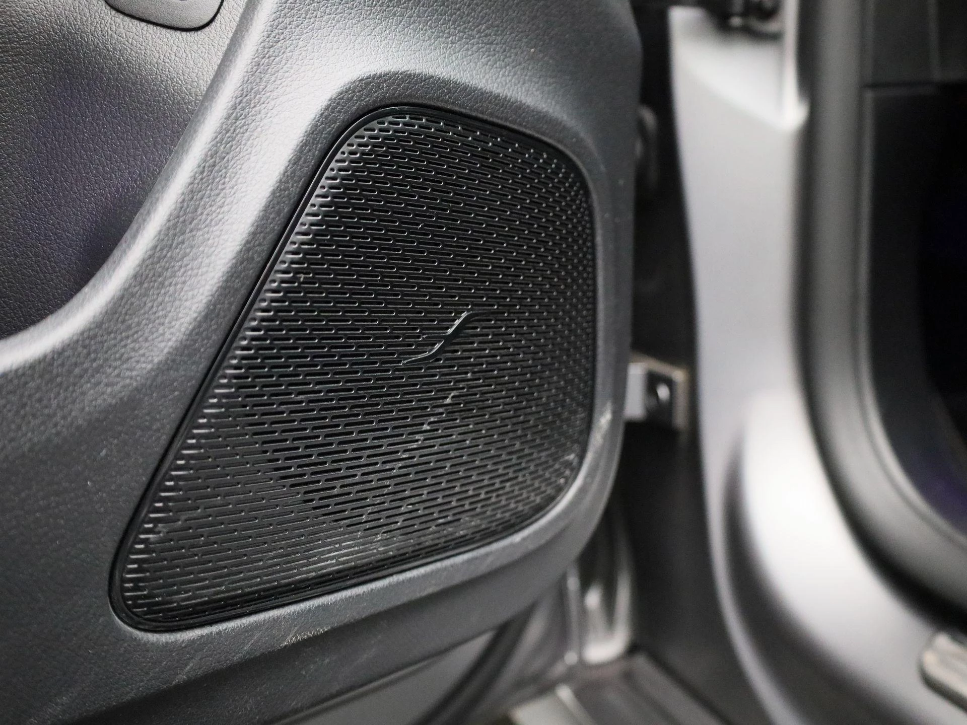 Mercedes-Benz-CLA-image-41