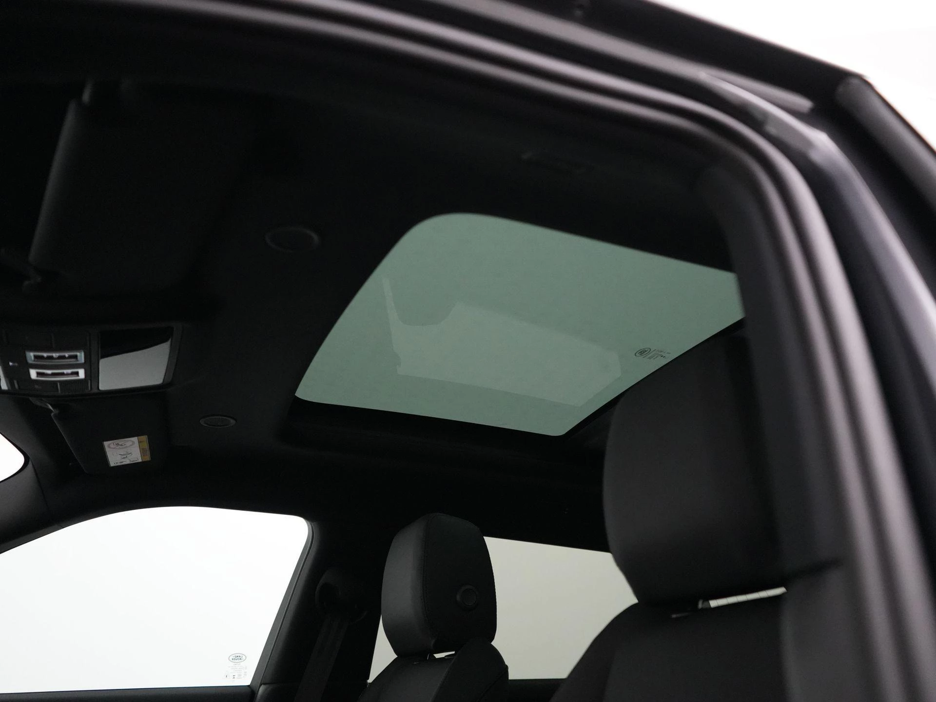 Land Rover-Range Rover Evoque-image-34