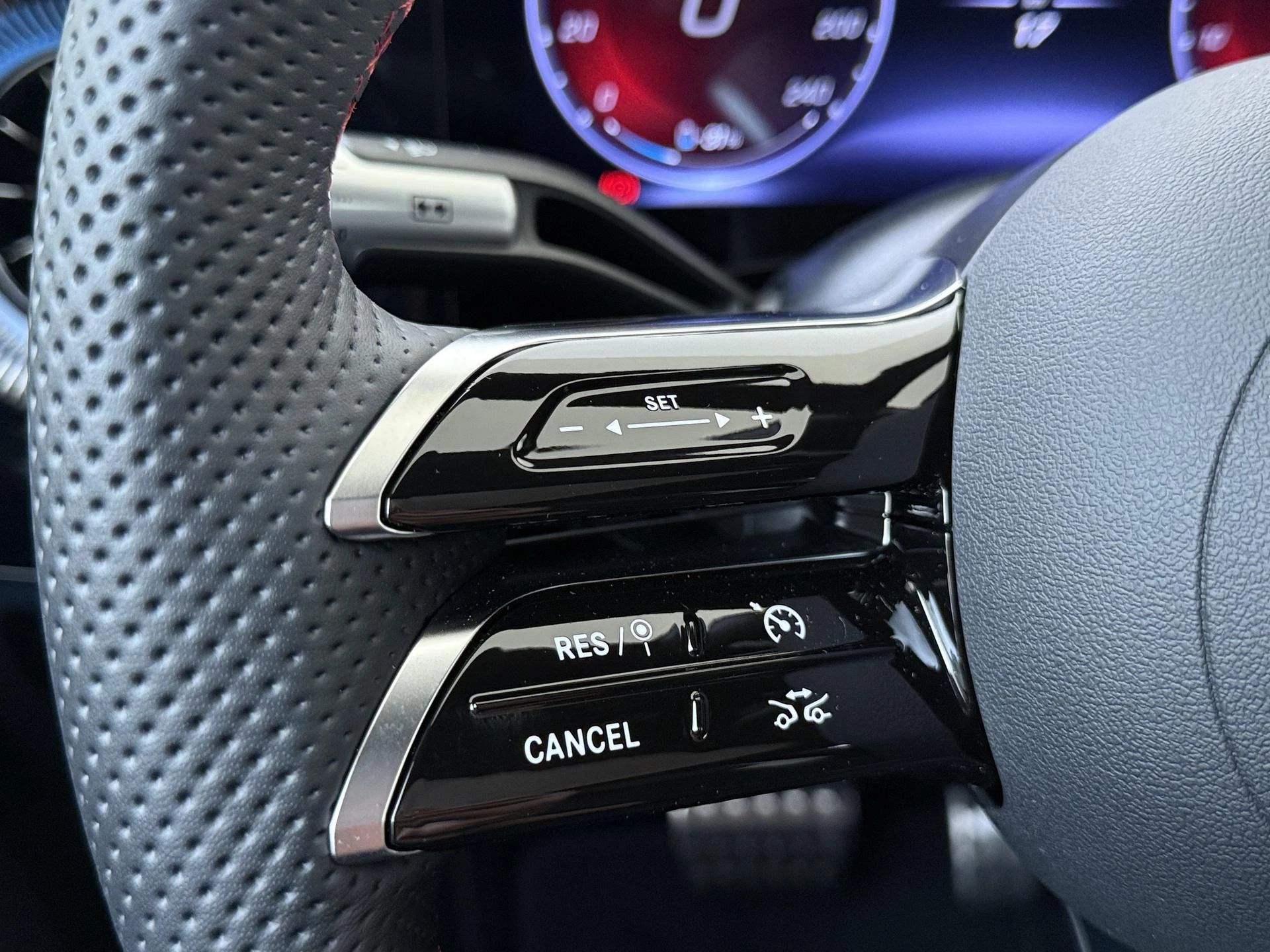 Mercedes-Benz-CLA-image-12