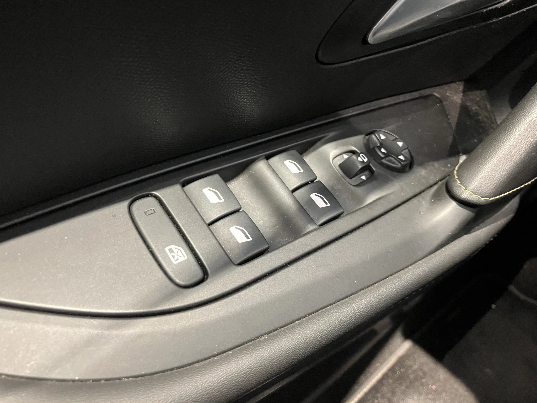 Peugeot-208-image-18