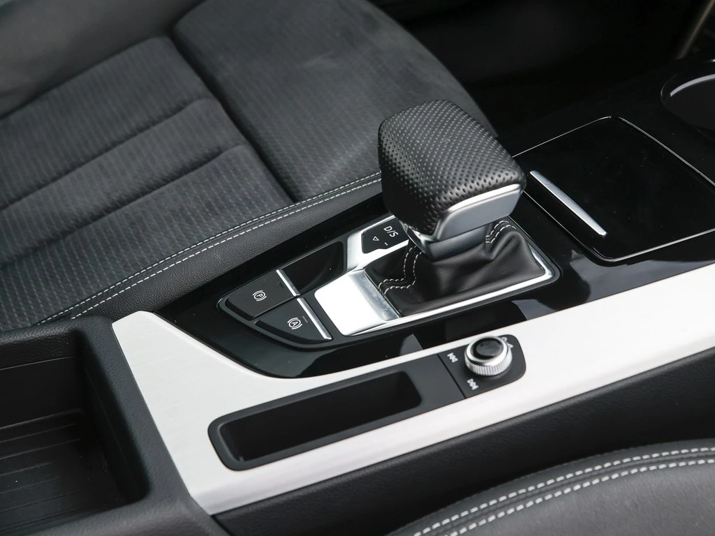Audi A4 Avant 40 TFSI S line competition + Matrix
