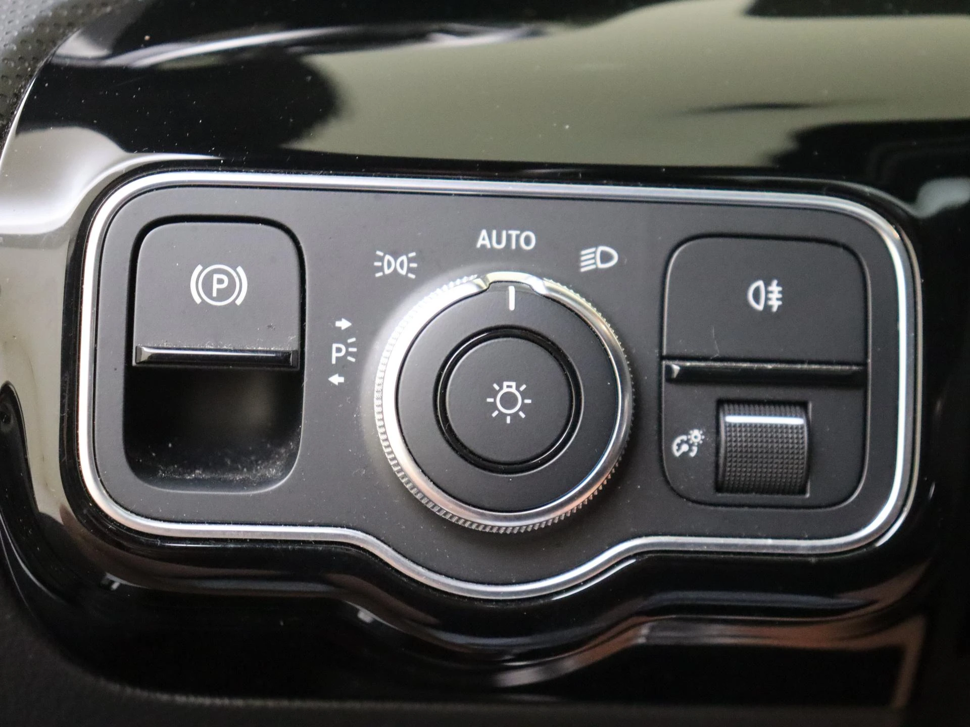Mercedes-Benz-CLA-image-22