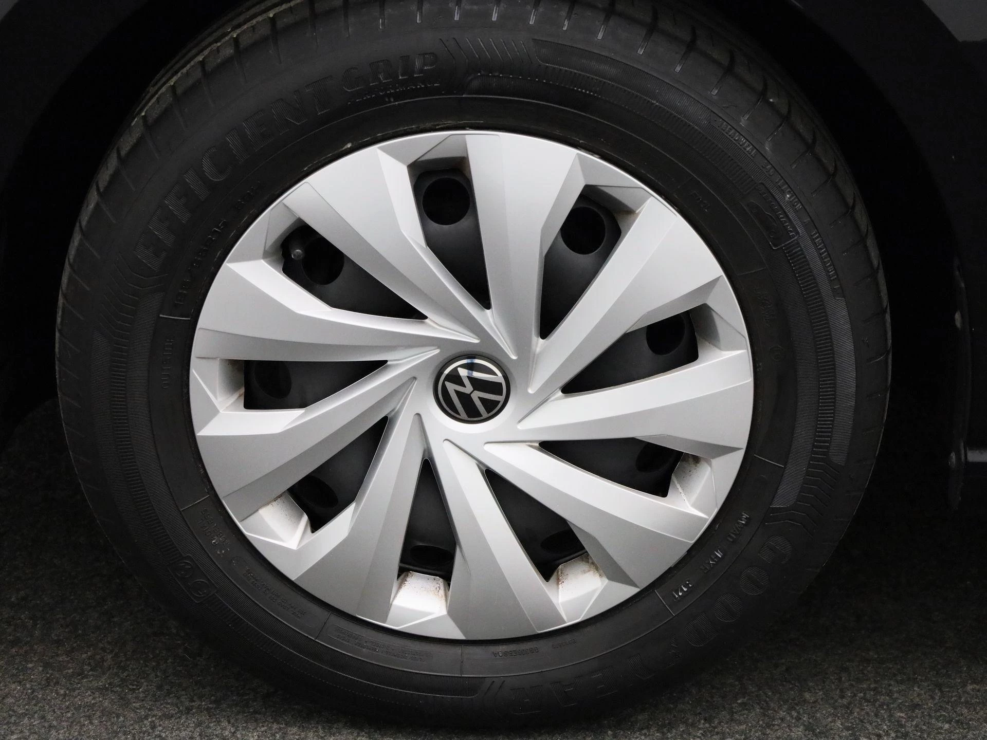 Volkswagen-Polo-image-12