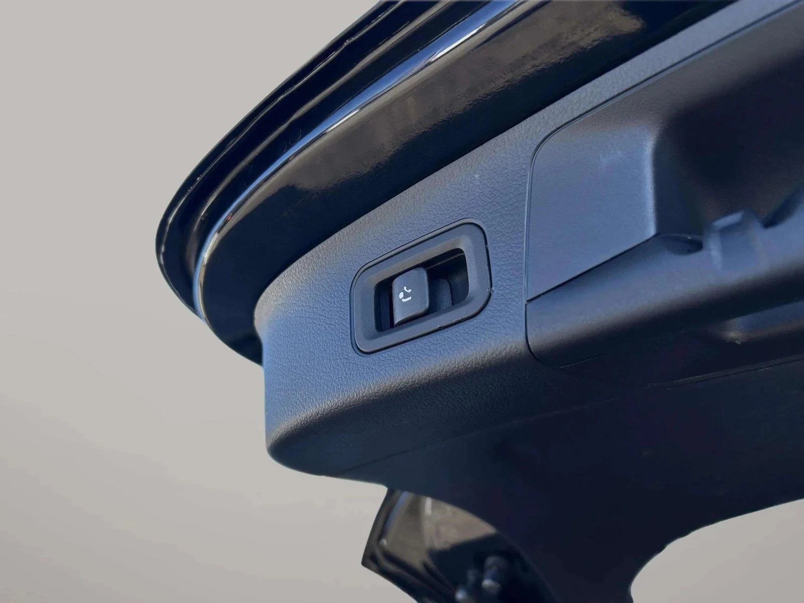 Mercedes-Benz-EQA-image-22