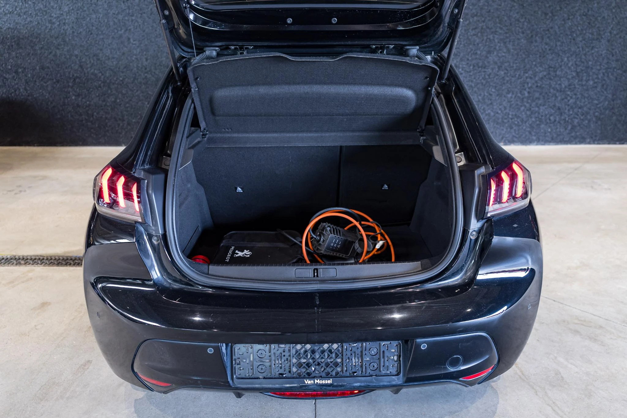 Peugeot-e-208-image-7
