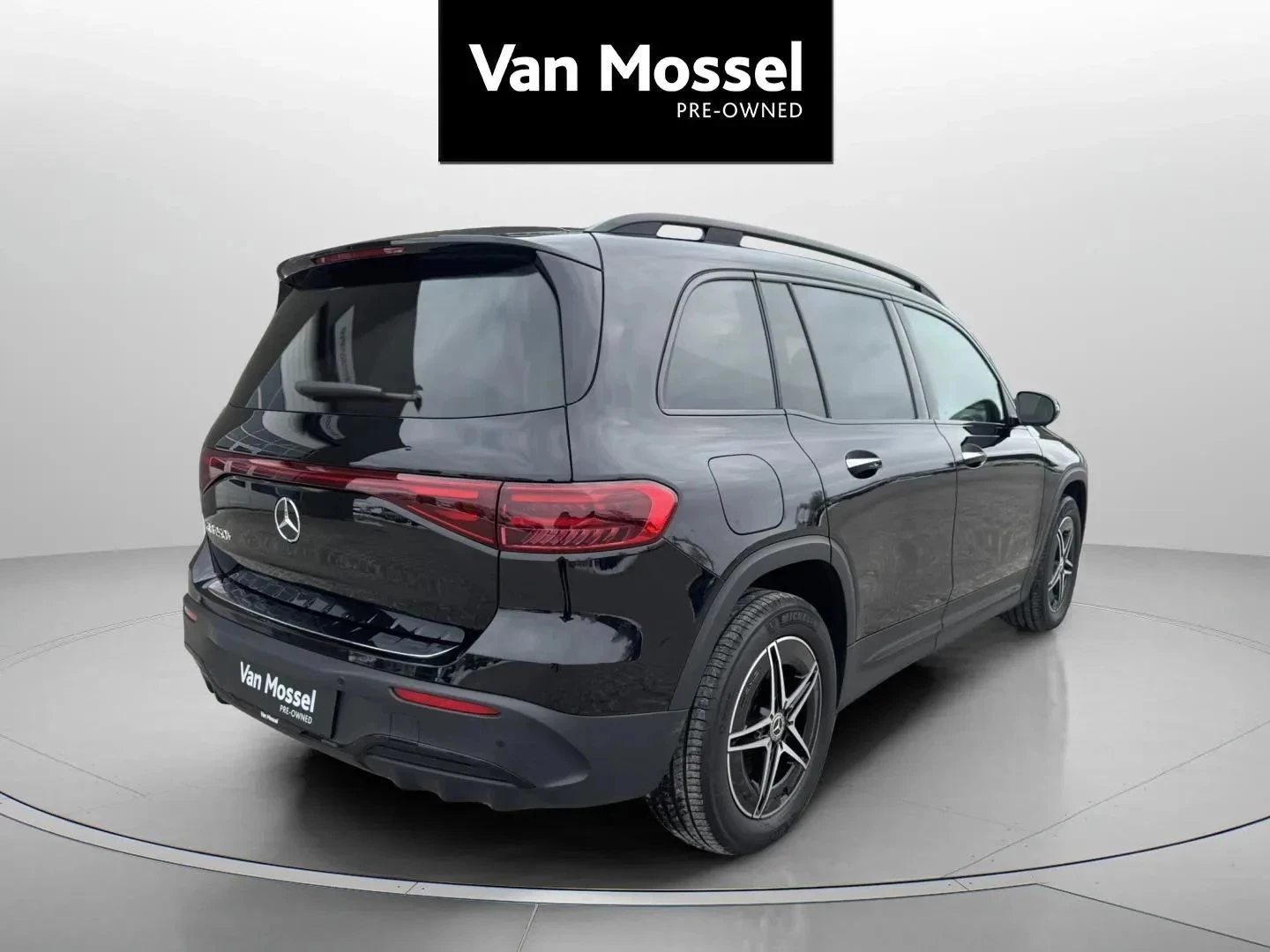 Mercedes-Benz-EQB-image-4