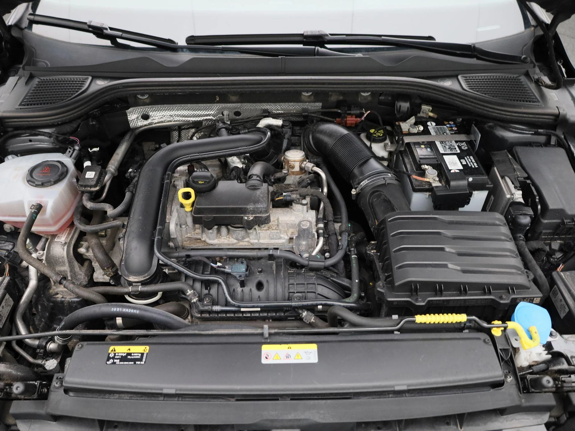 Volkswagen-Golf-image-32