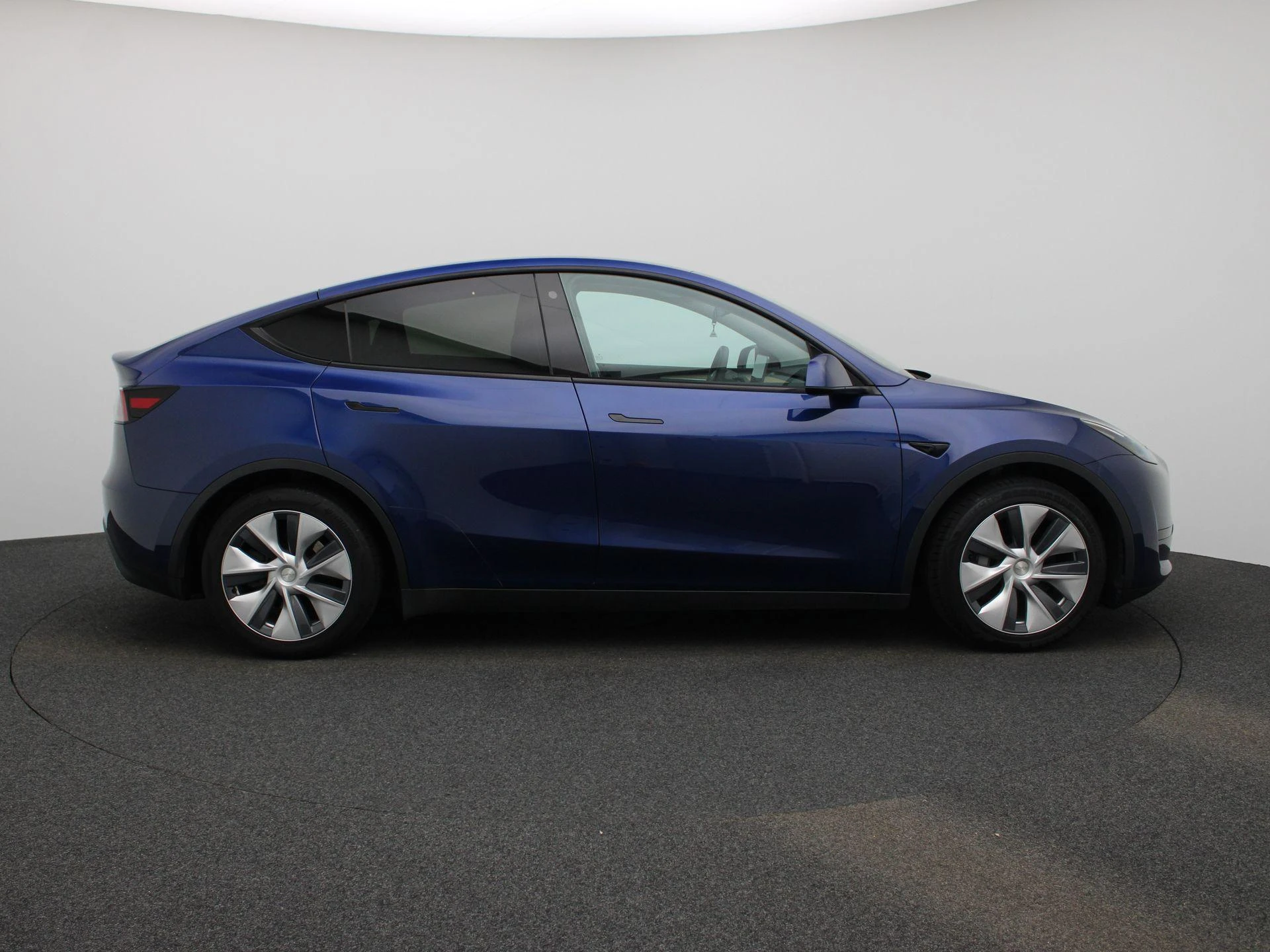 Tesla-Model Y-image-5