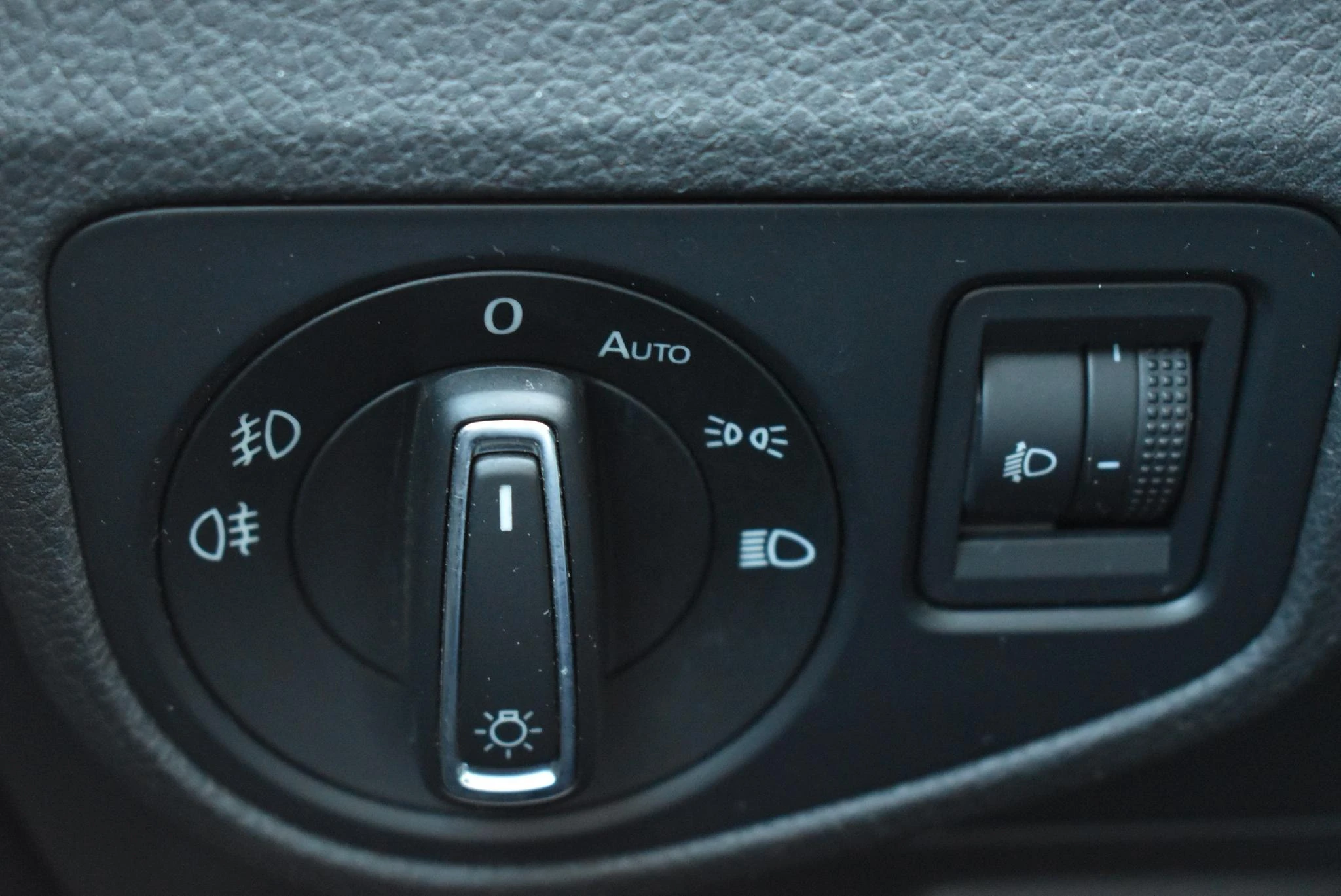 Volkswagen-Golf Sportsvan-image-19