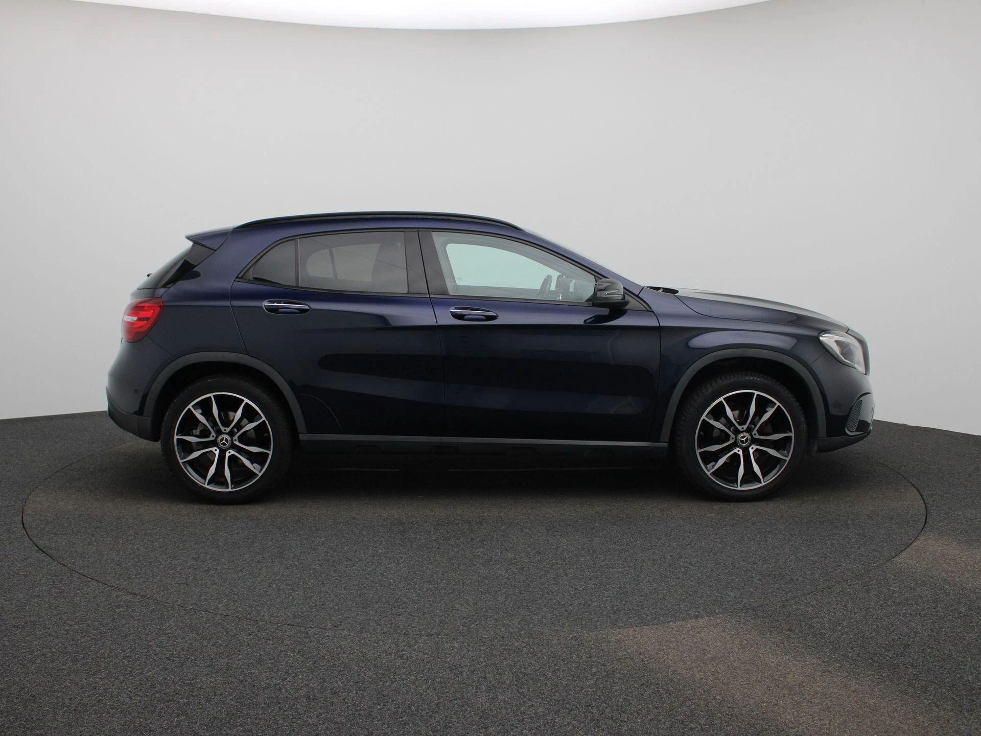 Mercedes-Benz-GLA-image-5