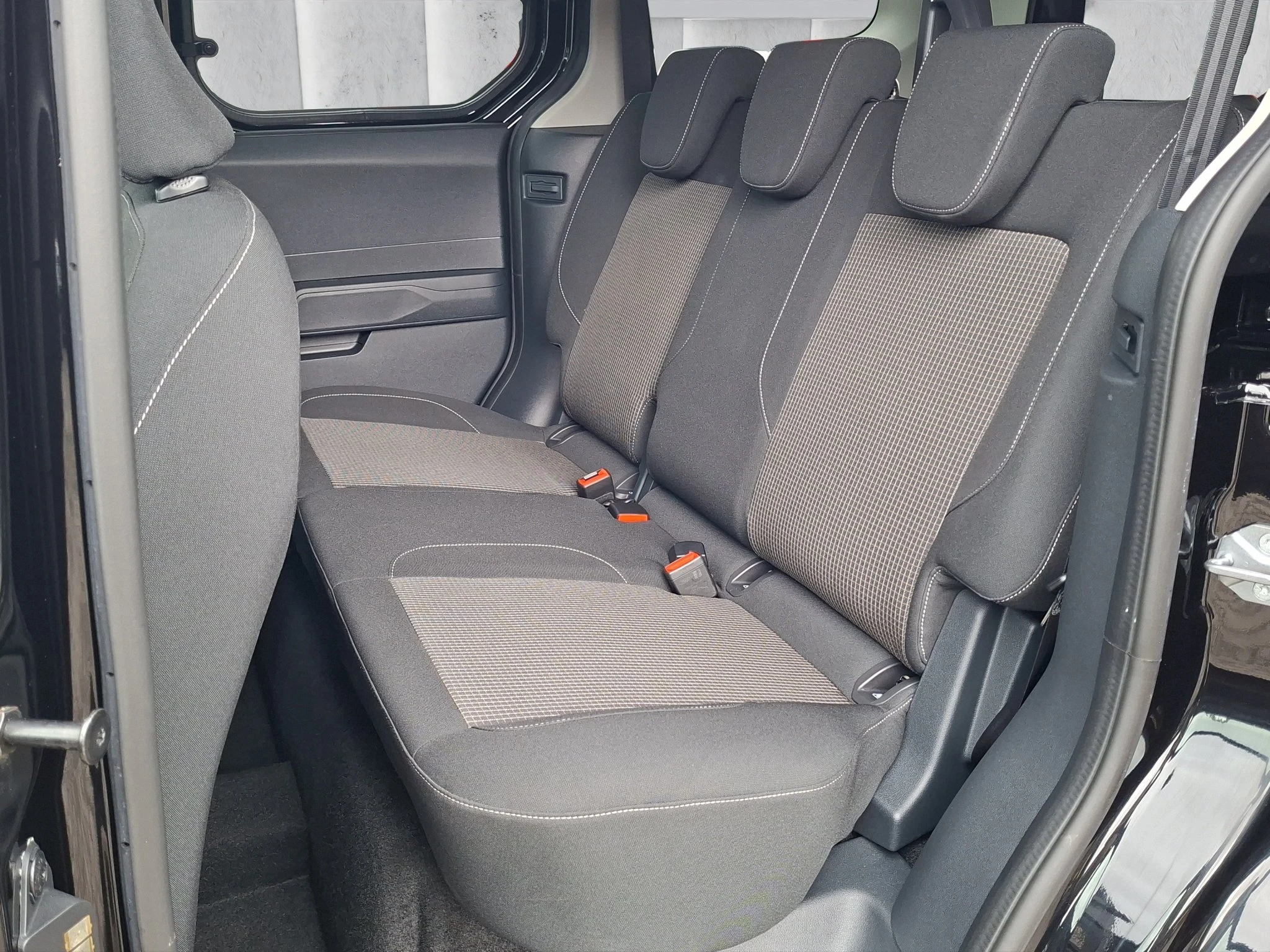 Ford-Tourneo Courier-image-10