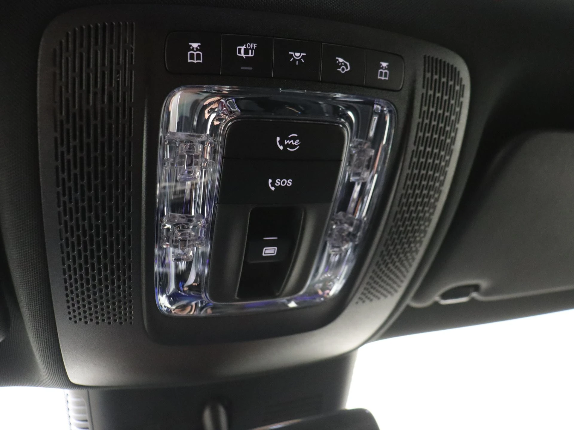 Mercedes-Benz-GLA-image-22