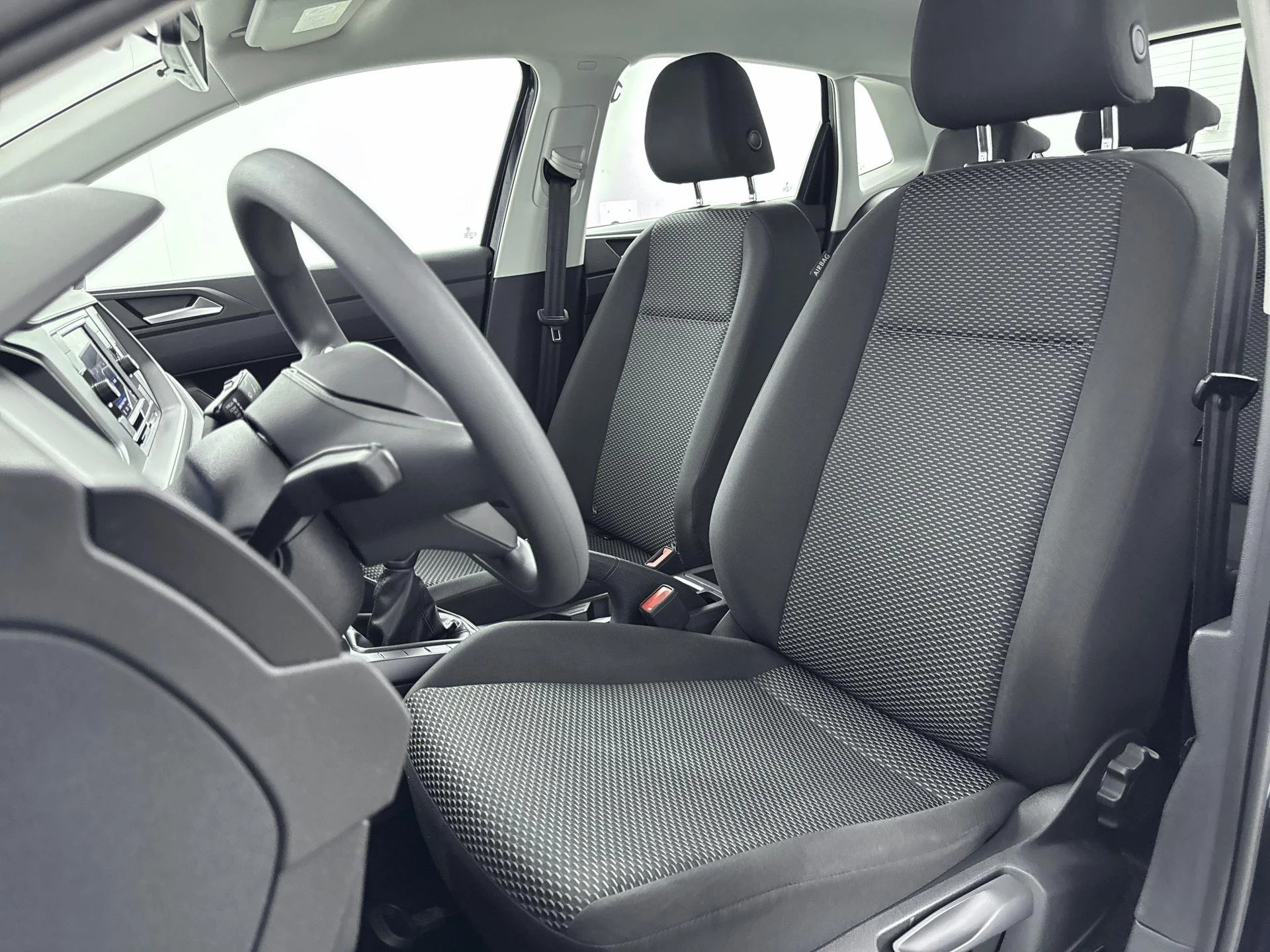 Volkswagen-Polo-image-25