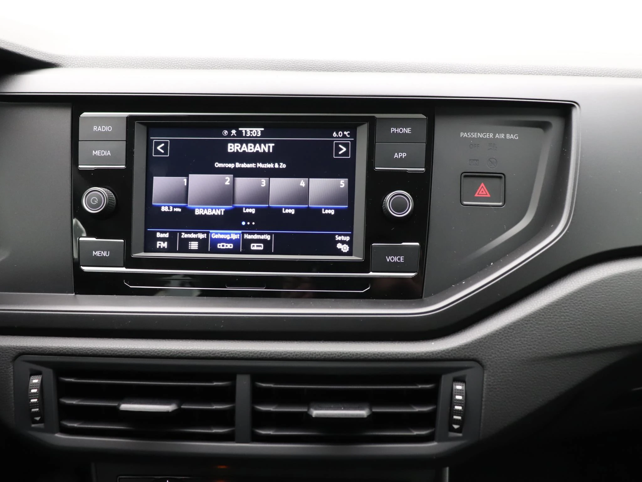 Volkswagen-Polo-image-17