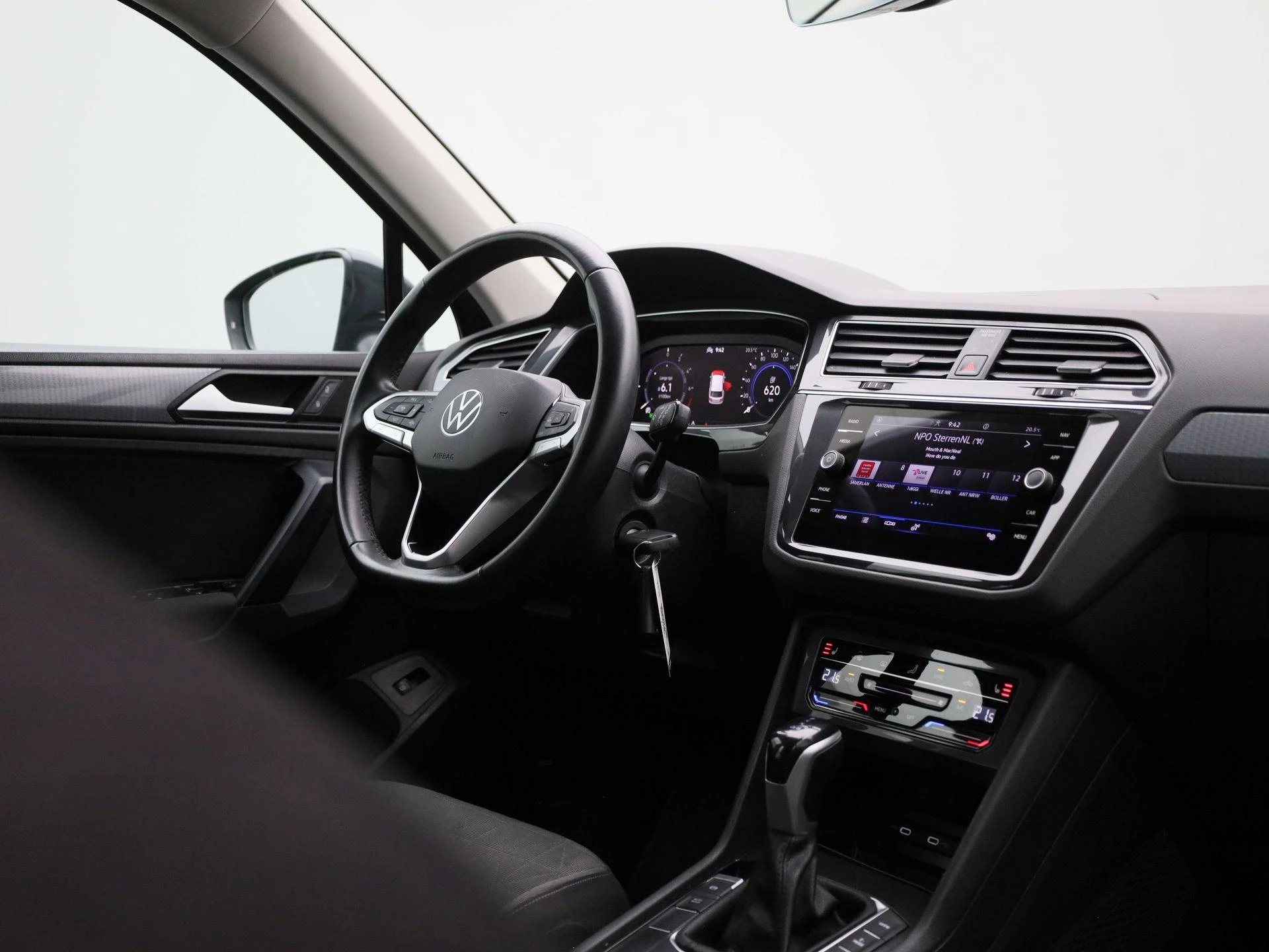 Volkswagen-Tiguan-image-33