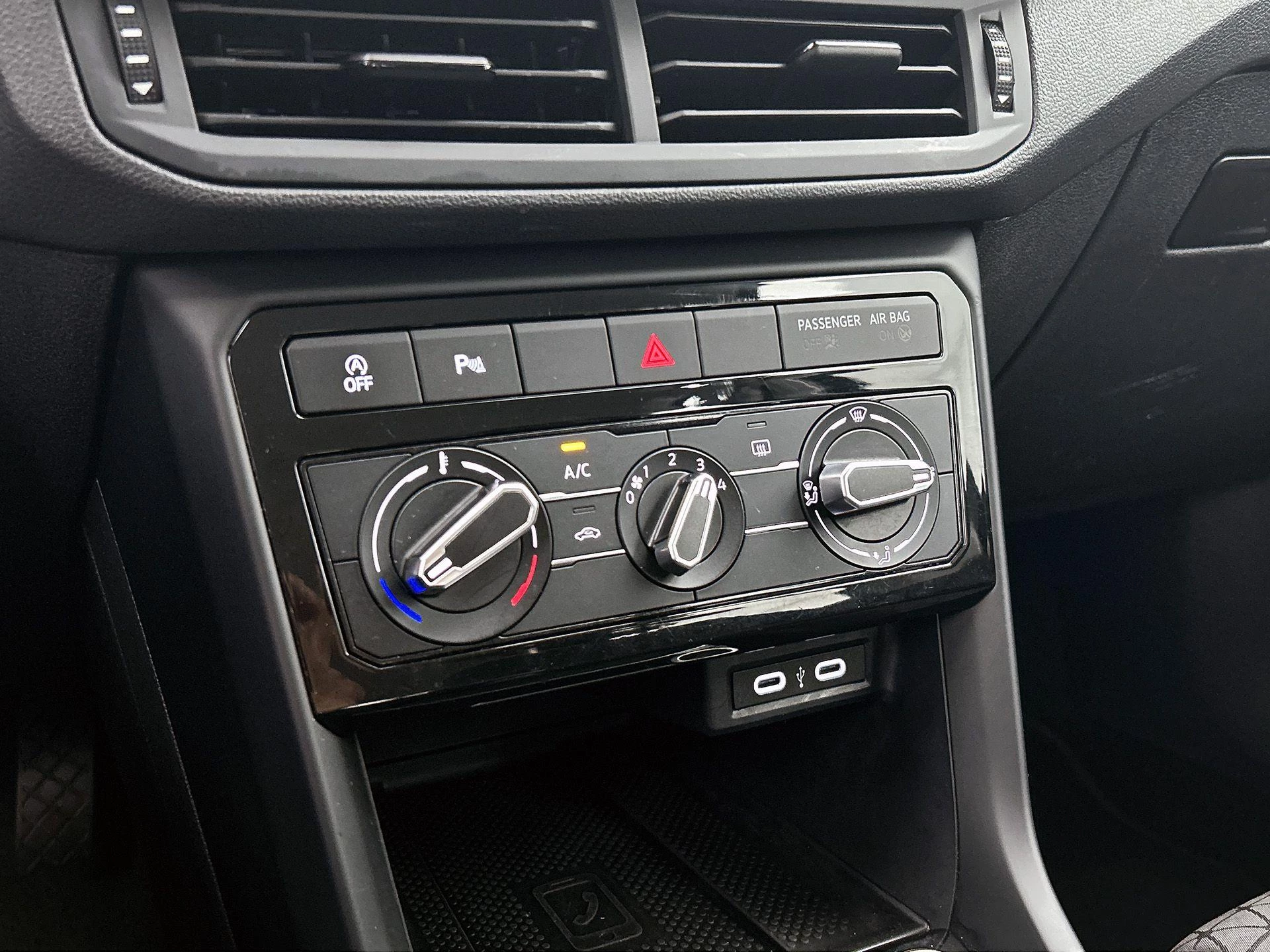 Volkswagen-T-Cross-image-19