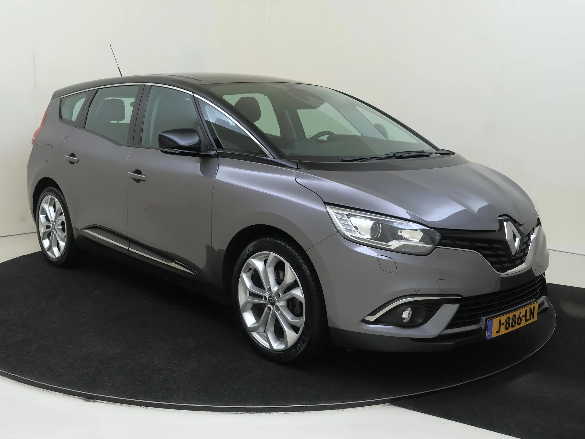 Renault-Grand Scénic-image-1