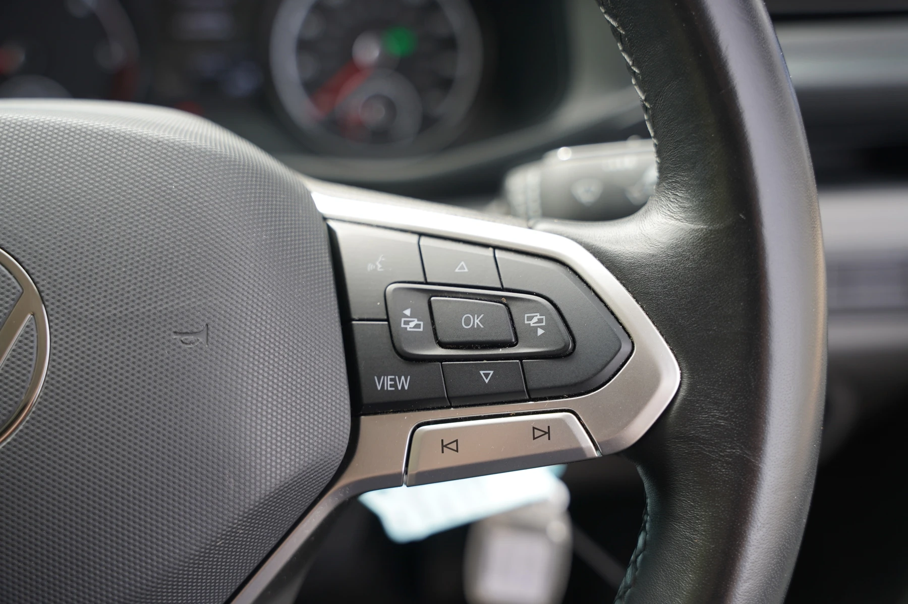 Volkswagen-Transporter-image-17
