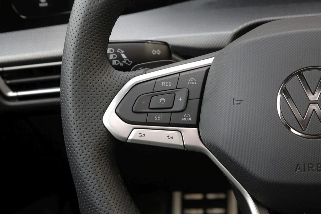 Volkswagen-Golf-image-16