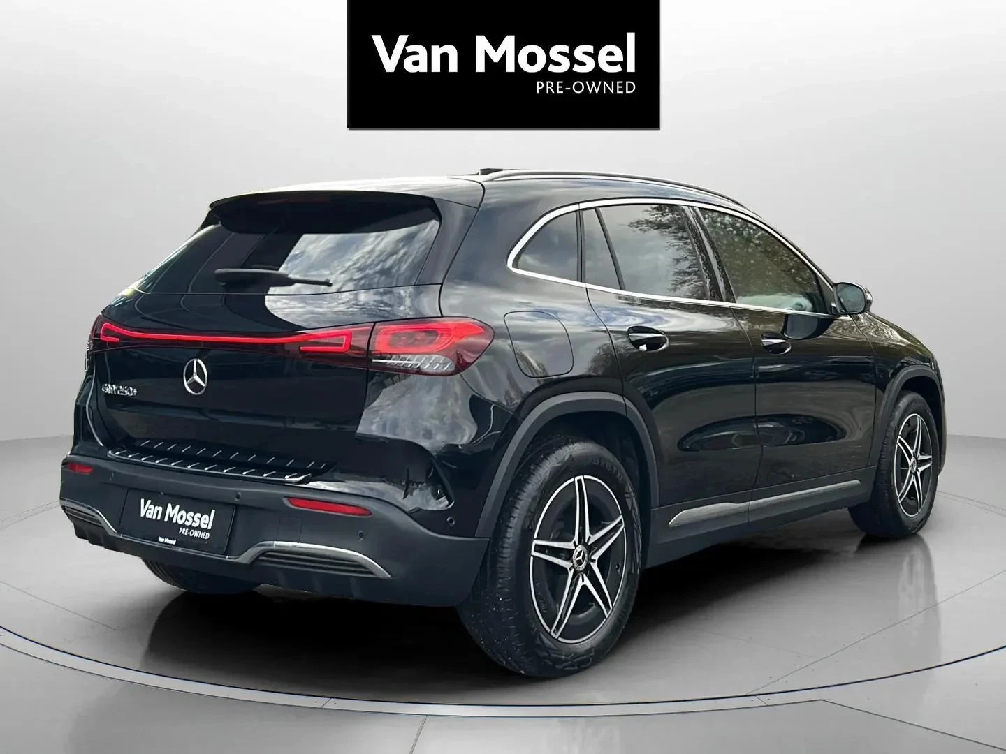 Mercedes-Benz-EQA-image-4