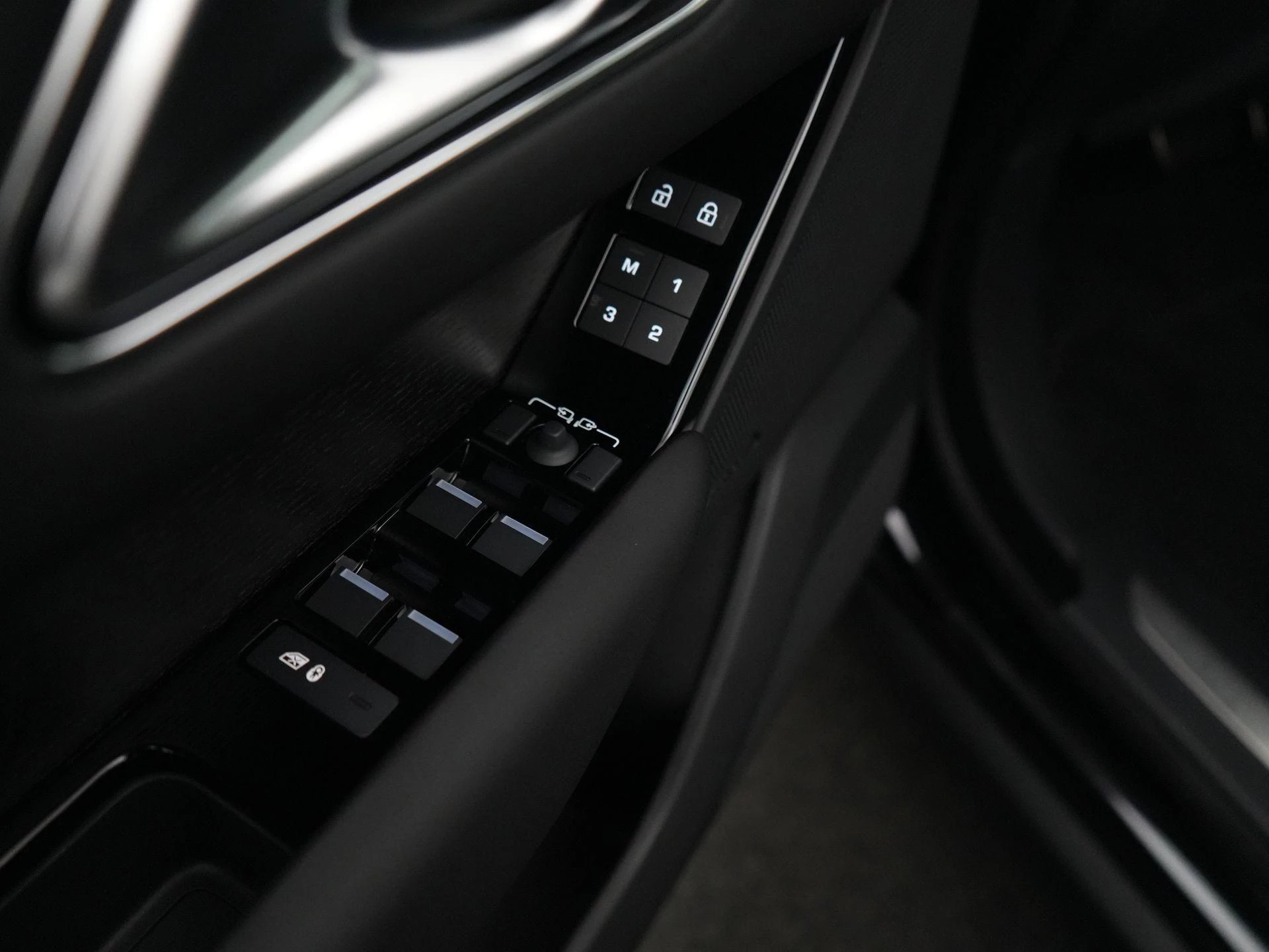 Land Rover-Range Rover Velar-image-34