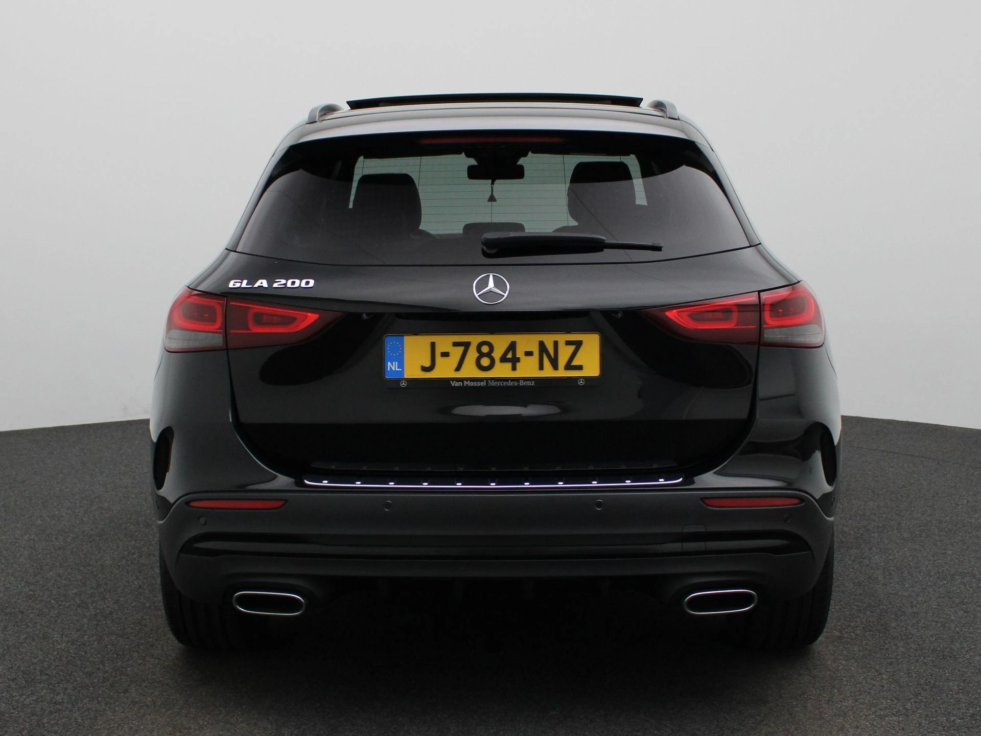 Mercedes-Benz-GLA-image-4